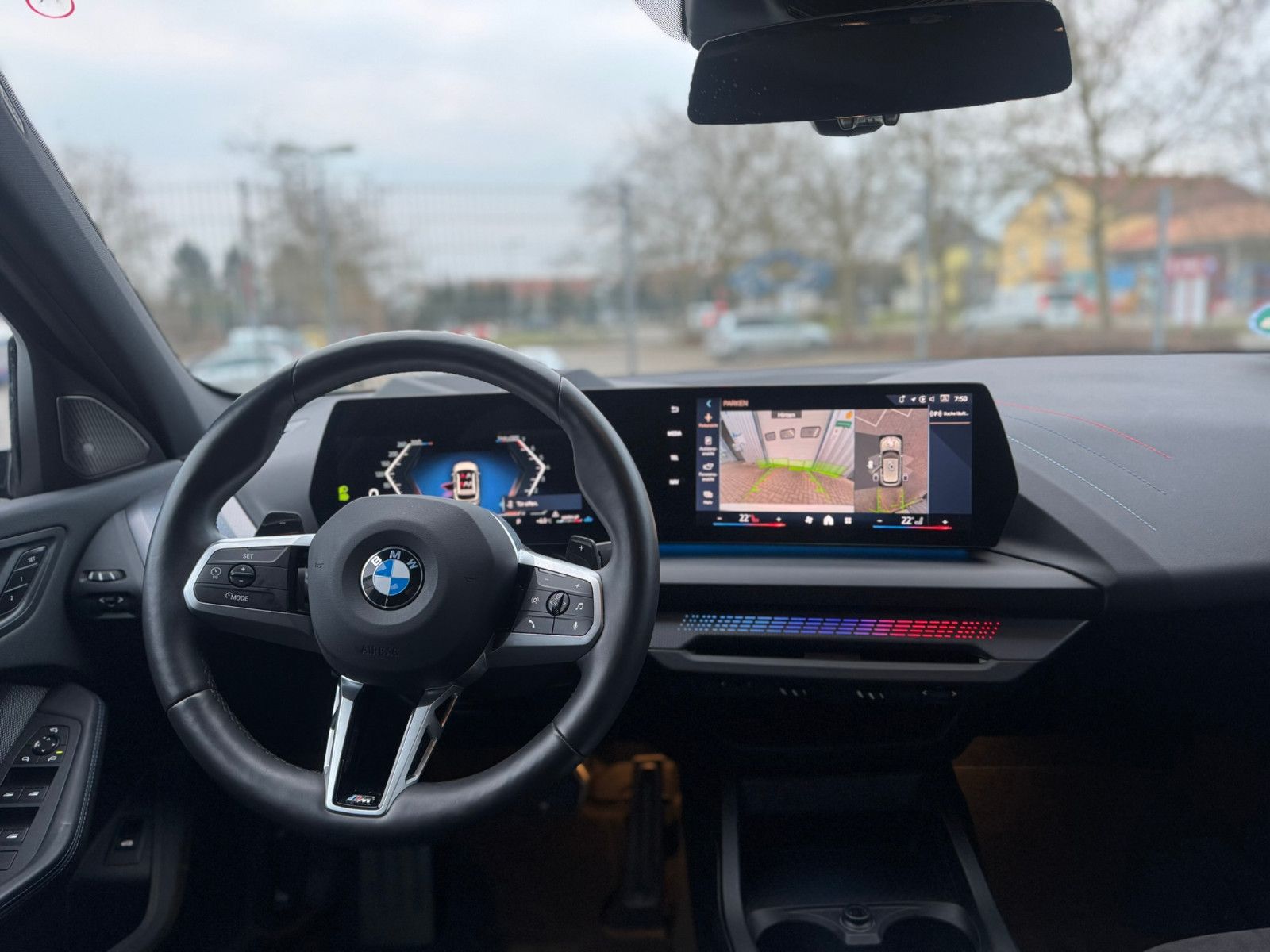 BMW 120i | M-PAKET | AUT | LED | HEAD-UP | DRIVING +