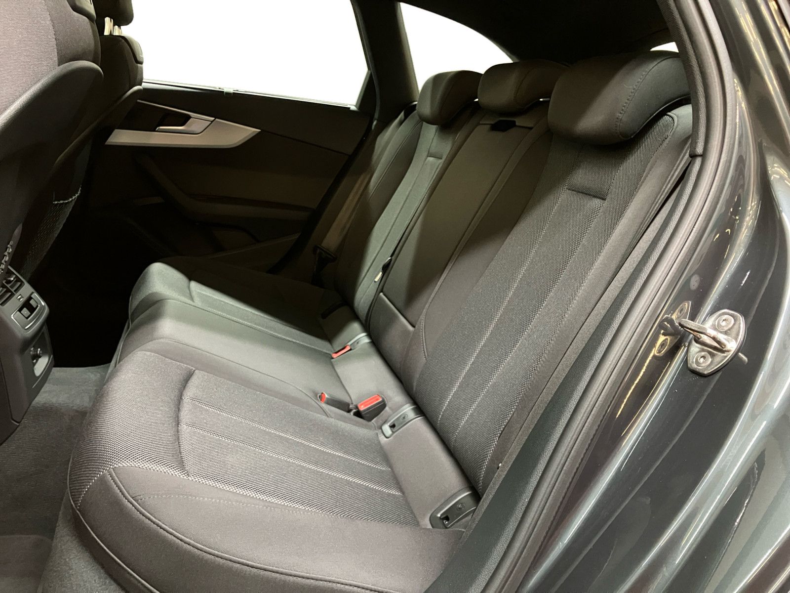 Audi A4 Avant 35 TDI S tronic - Samsaru's Car Outlet