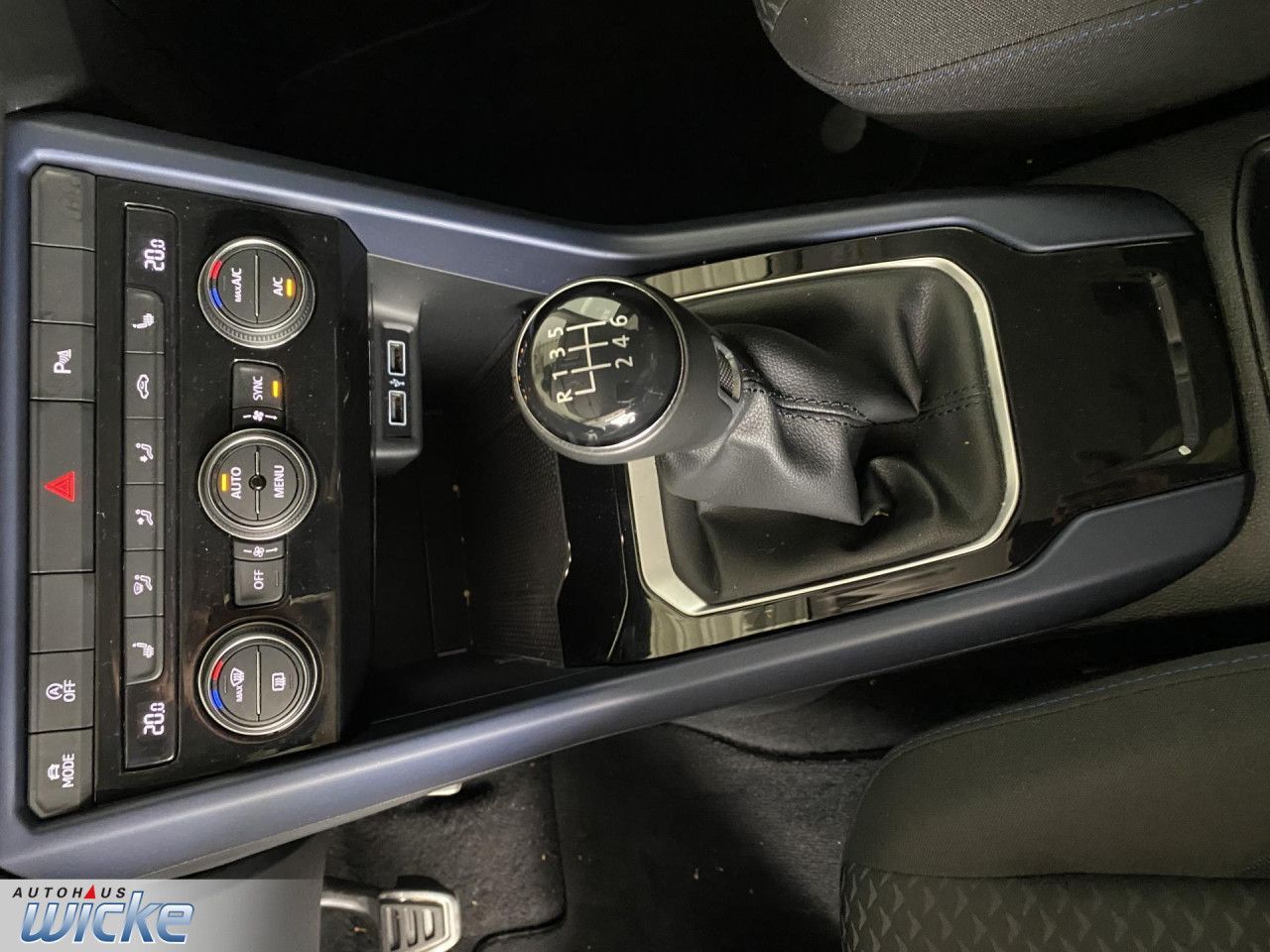 Volkswagen T-Roc 1.0 TSI United - Samsaru's Car Outlet