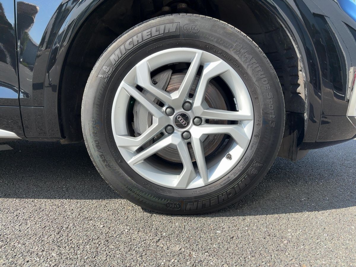 Audi Q5 TFSI e S line 50 quattro S tronic AHZV Matrix
