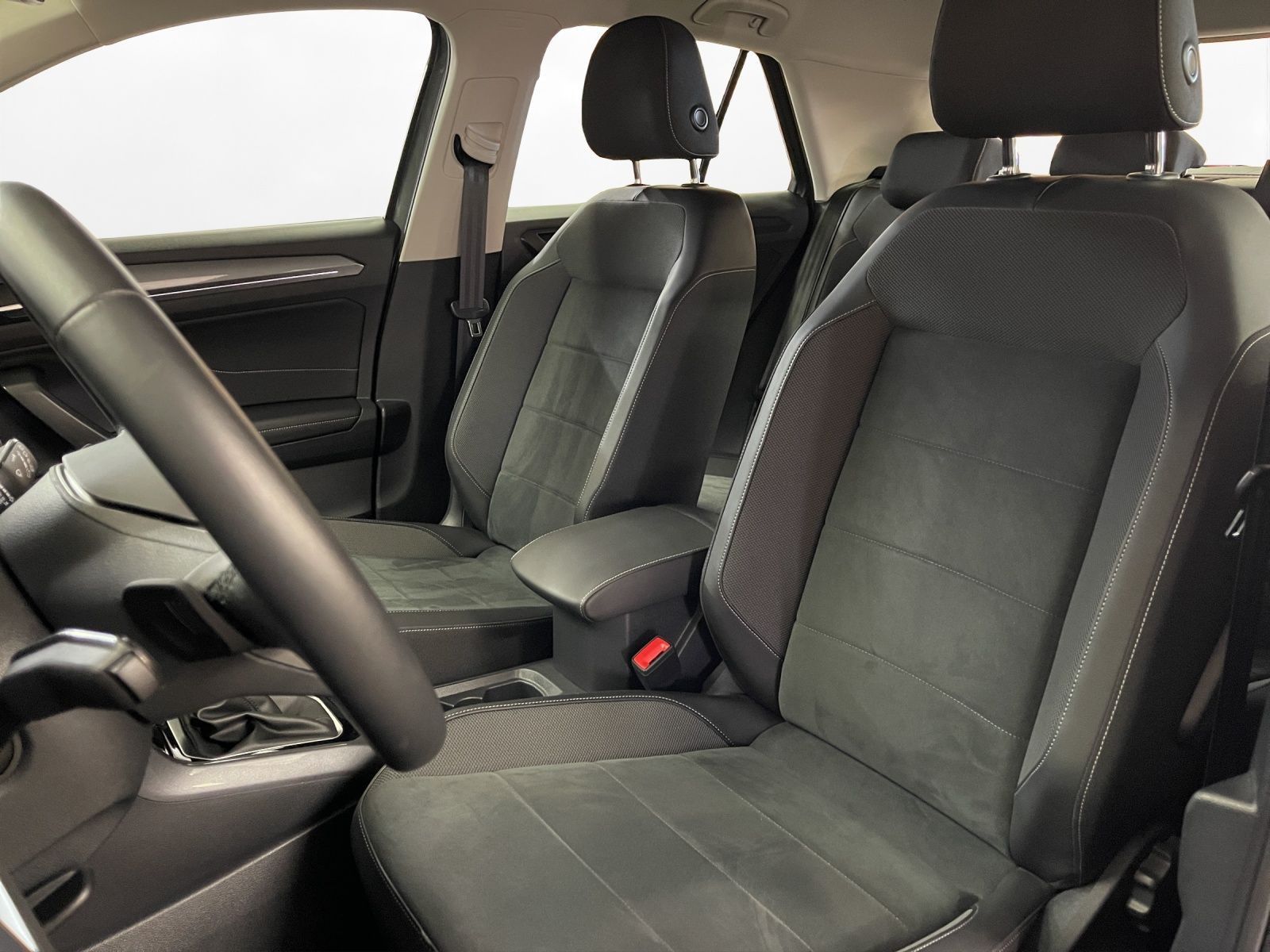 Volkswagen T-Roc 1.5 TSI Style - Samsaru's Car Outlet