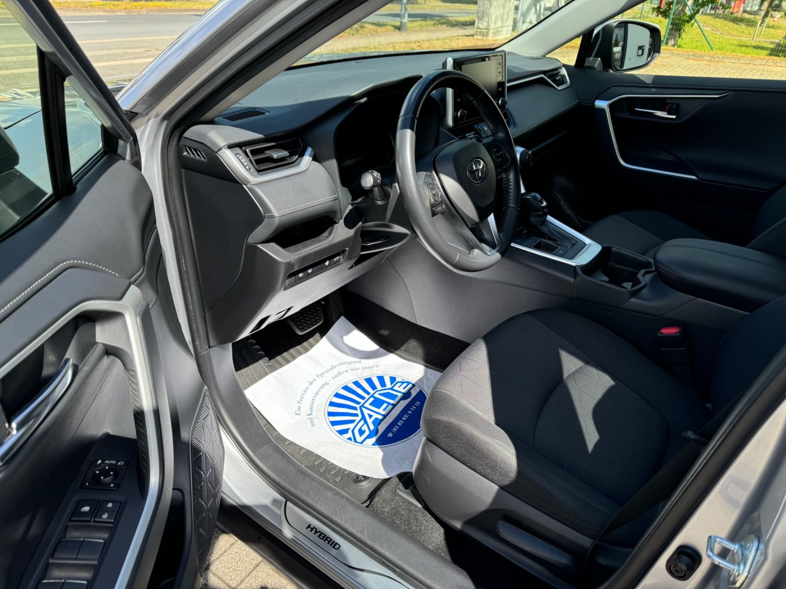 Toyota RAV4 Hybrid 4x2 - Samsaru's Car Outlet