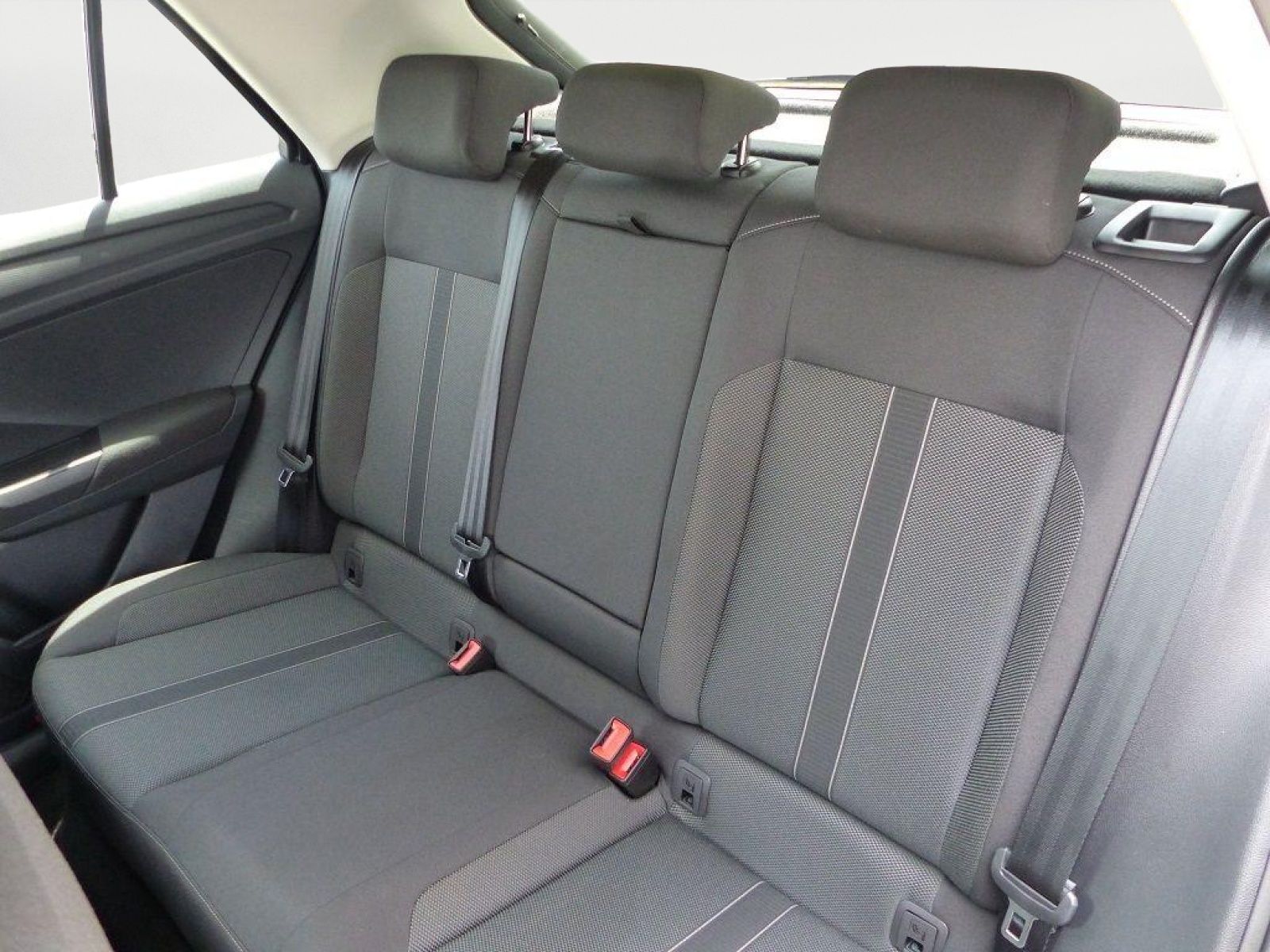 Volkswagen T-Roc 1.5 TSI DSG Life - Samsaru's Car Outlet