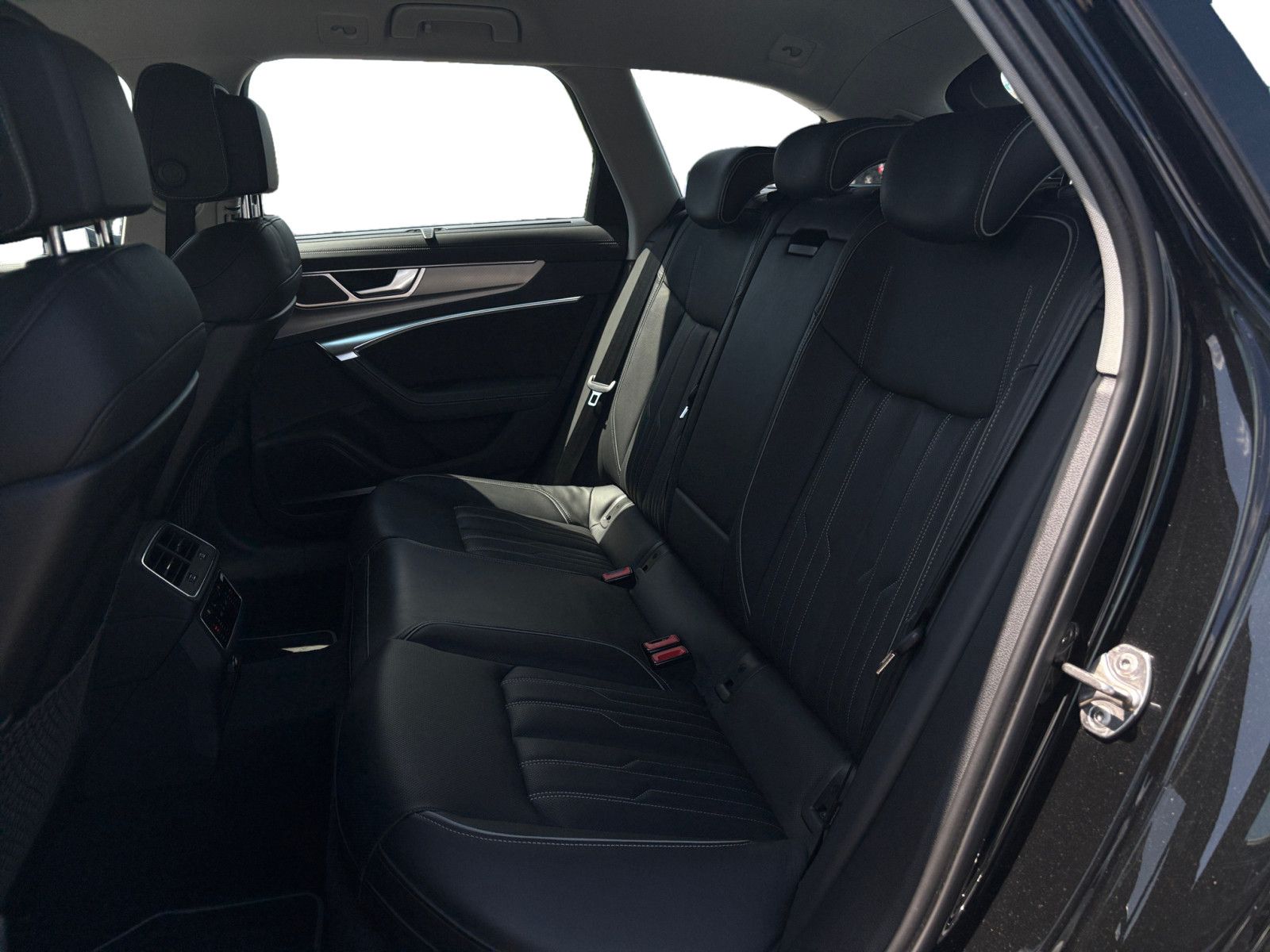 Audi A6 Avant 55TFSI qu S-trc design - Samsaru's Car Outlet