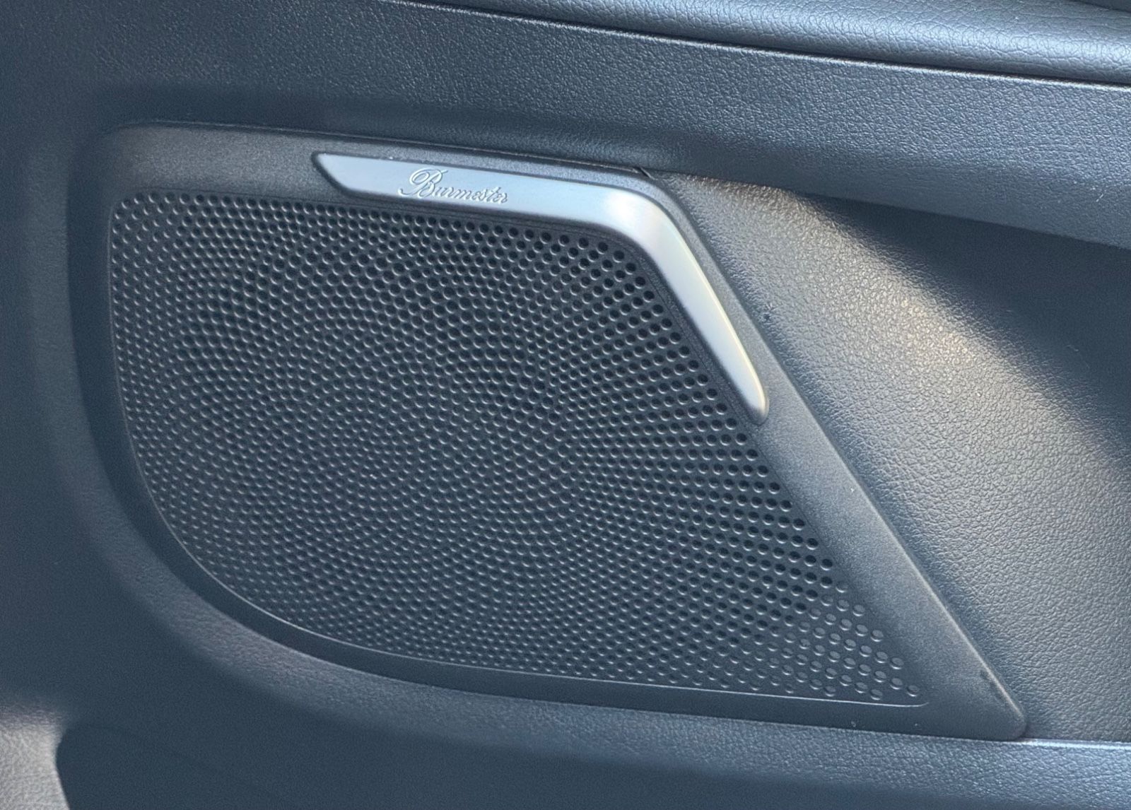 Mercedes-Benz V 300 d Exclusive - Samsaru's Car Outlet