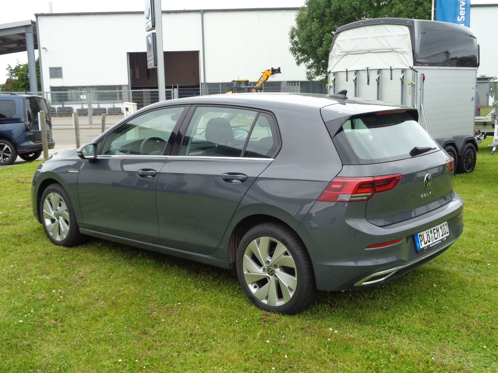 Volkswagen Golf VIII Lim. Style - Samsaru's Car Outlet