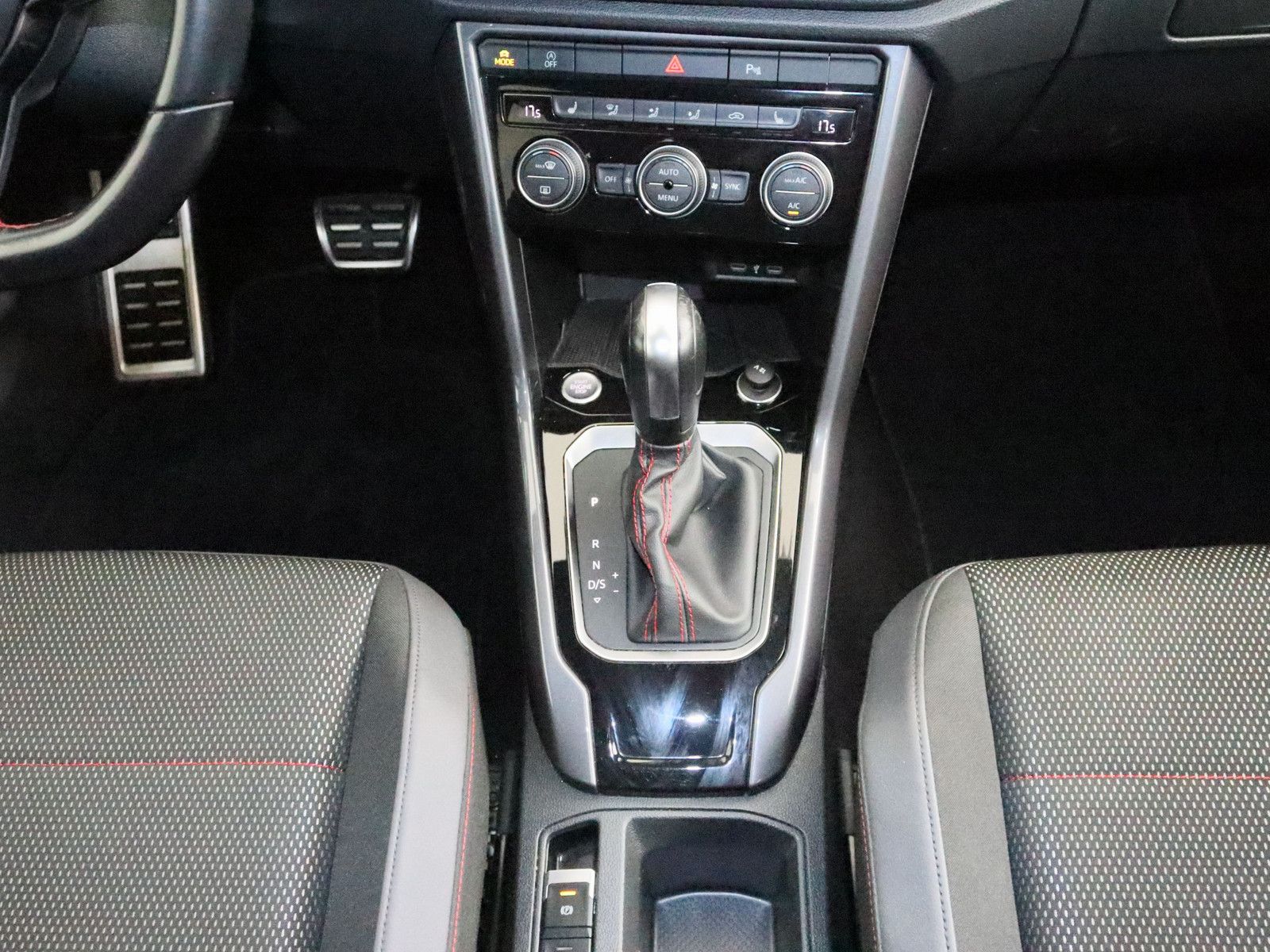 Volkswagen T-Roc 1.5 TSI Sport - Samsaru's Car Outlet