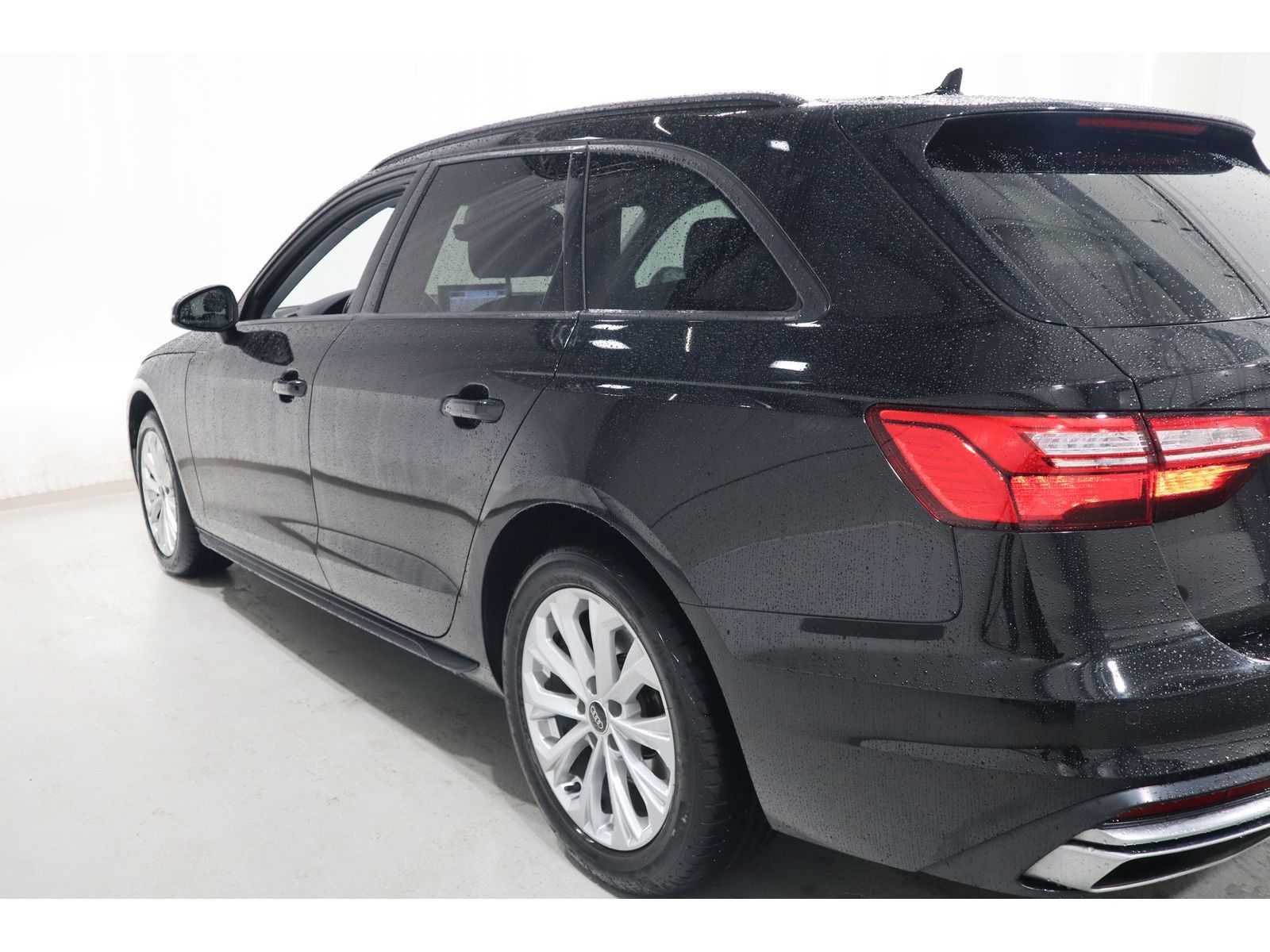 Audi A4 Avant 35 TFSI advanced - Samsaru's Car Outlet