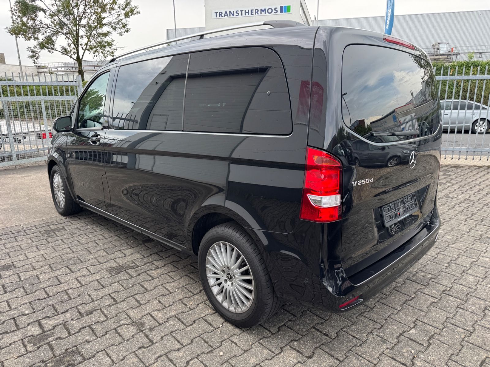 Mercedes-Benz V 250 - Samsaru's Car Outlet