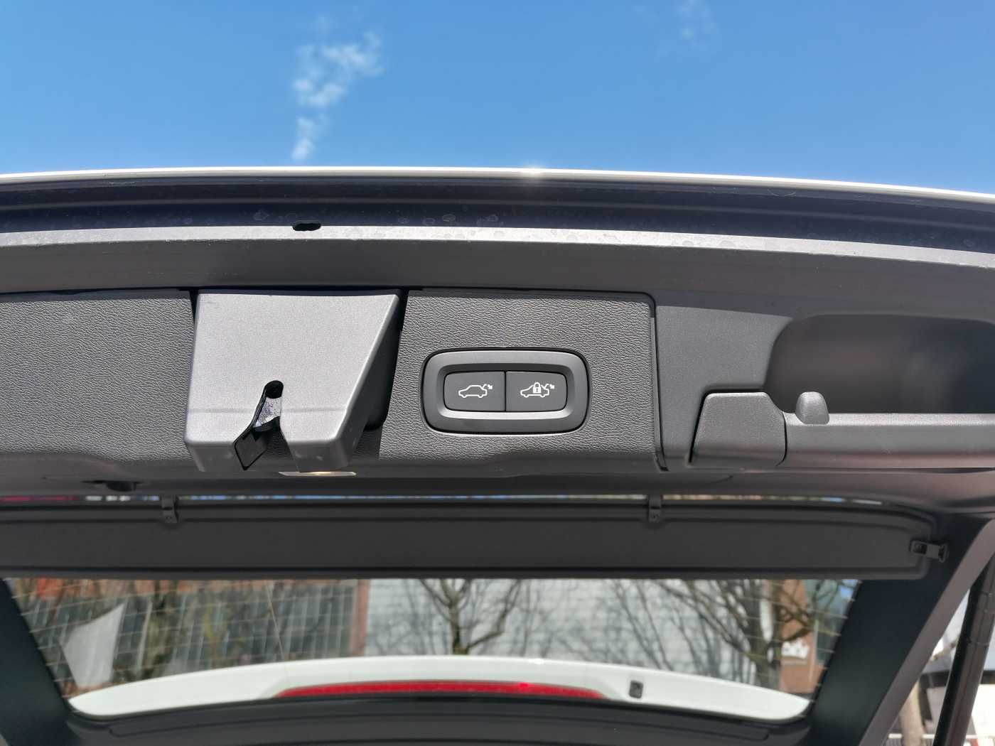 Volvo XC60 B5 B AWD Plus Dark AHK,Pano uvm.