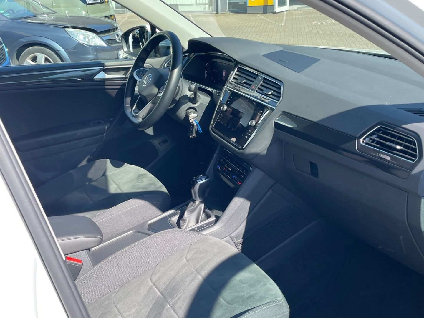 Volkswagen Tiguan Elegance 1.5 TSI - Samsaru's Car Outlet
