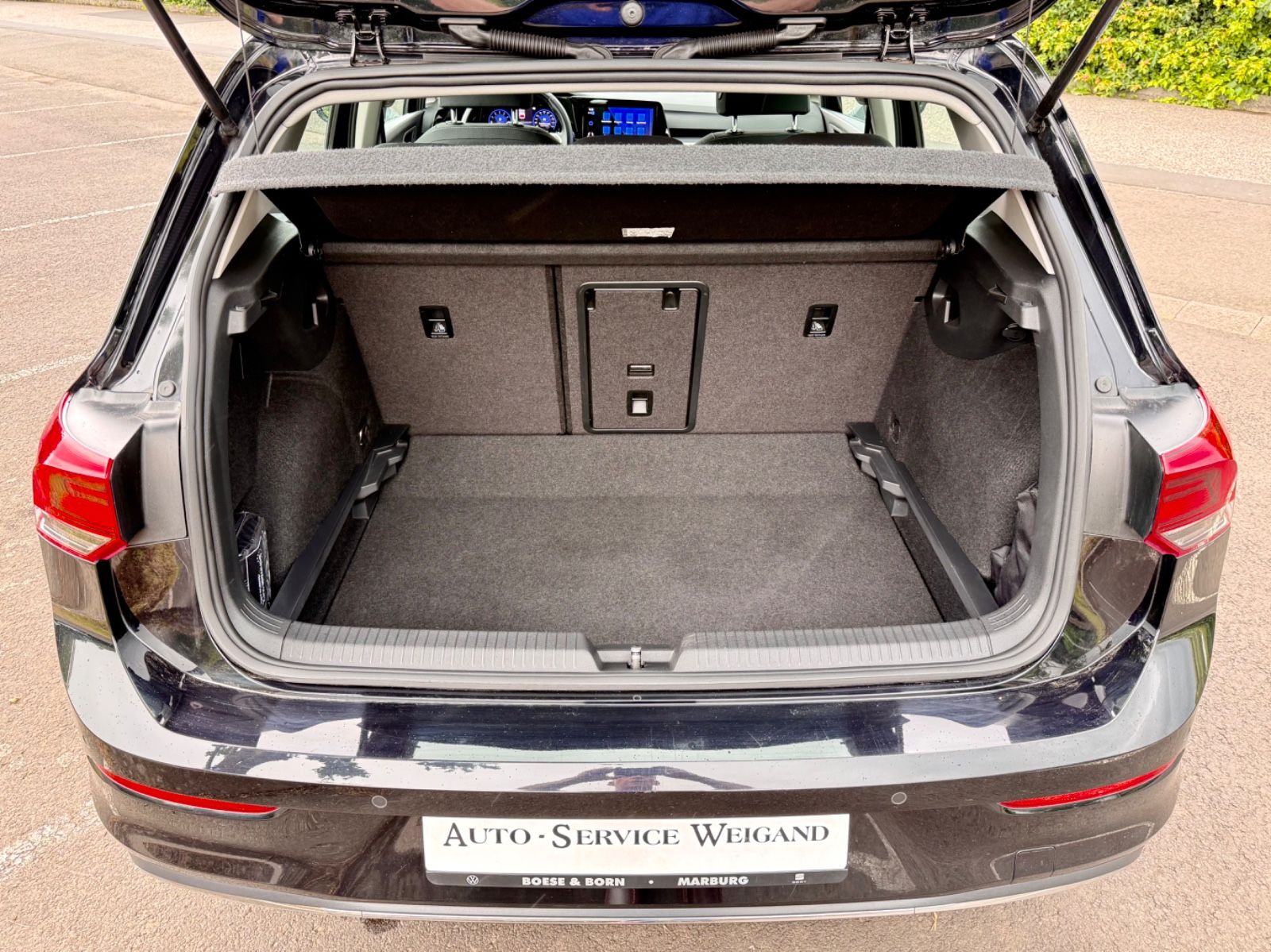 Volkswagen Golf VIII 1.5 Style Highline - Samsaru's Car Outlet