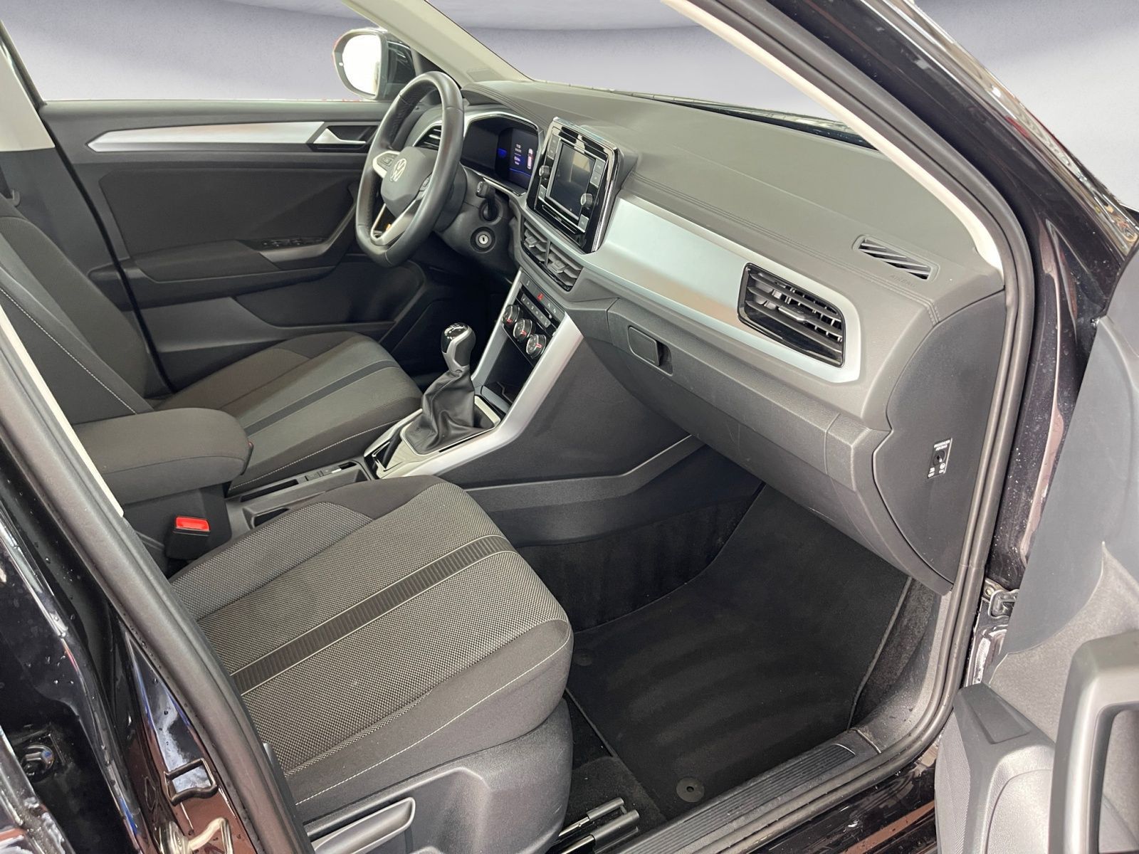 Volkswagen T-Roc Life 1.0 l TSI - Samsaru's Car Outlet