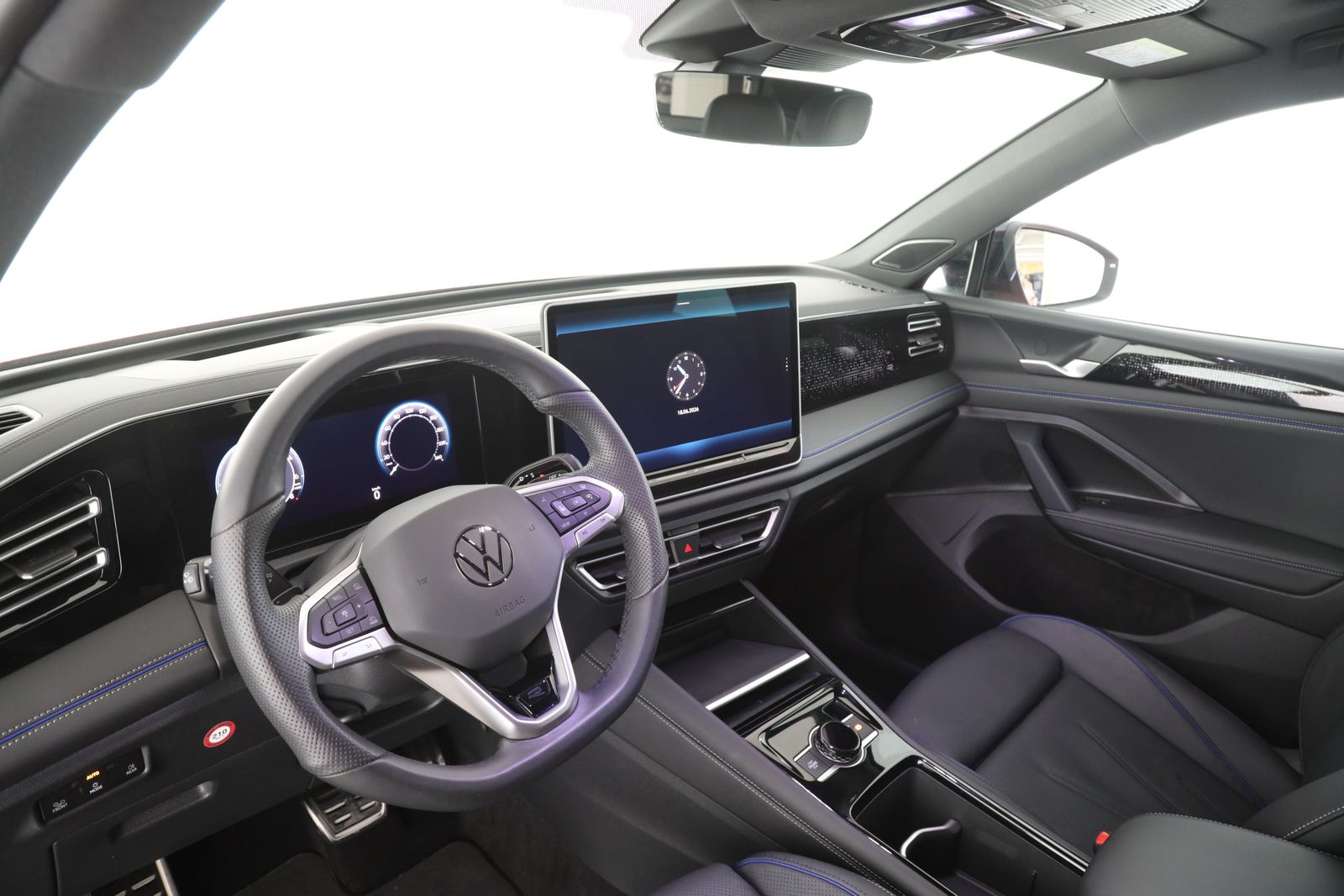 Volkswagen Tiguan 1.5 TSI DSG eHybrid R-Line | PANO | AHK |