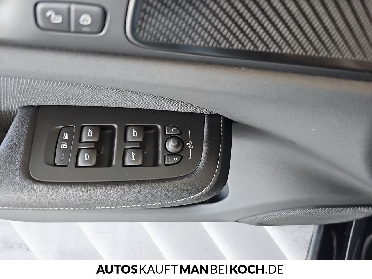 Volvo S60 T8 AWD Recharge Plug-In Hybrid Plus Dark
