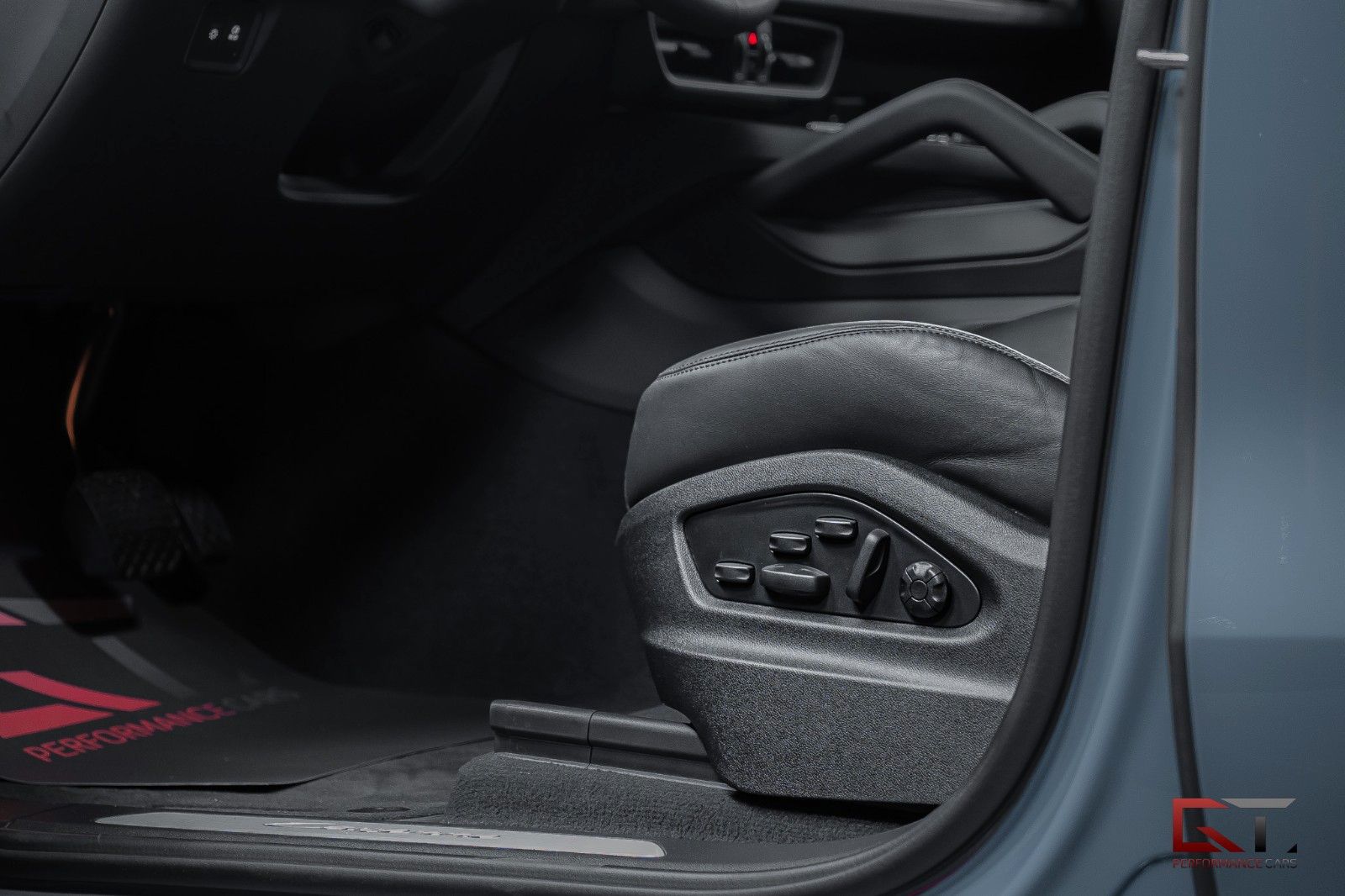 Porsche Cayenne E-Hyb Coupé 2025 18-way SportDesign HuD