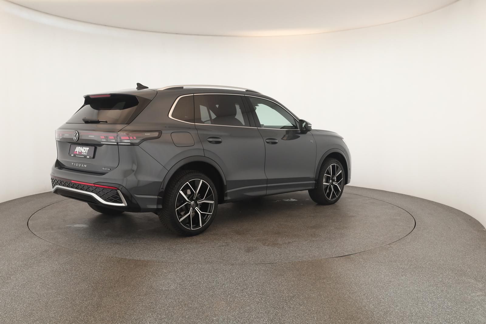 Volkswagen Tiguan 2.0 TDI 4M DSG R-Line Leder Pano Navi 360
