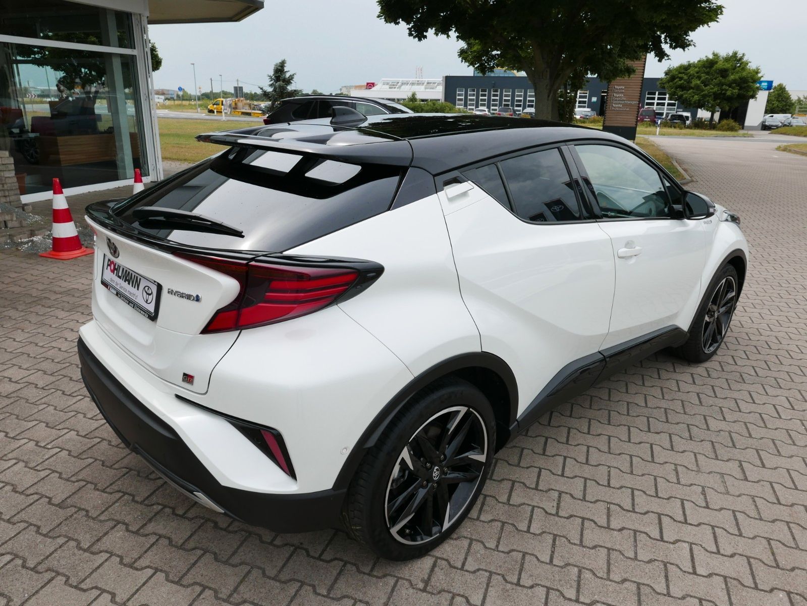 Toyota C-HR Hybrid GR SPORT - Samsaru's Car Outlet