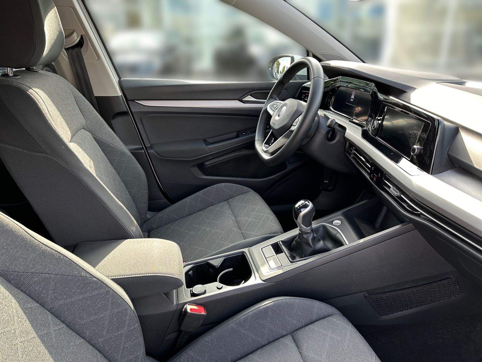 Volkswagen Golf VIII Variant 2.0 TDI LIFE - Samsaru's Car Outlet