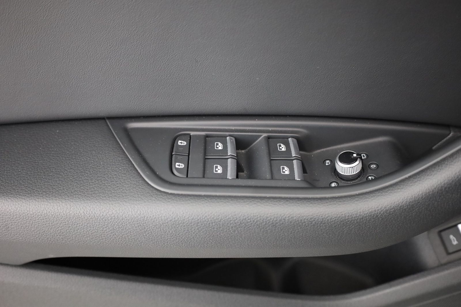 Audi A4 Avant 35 TFSI S-Line - Samsaru's Car Outlet