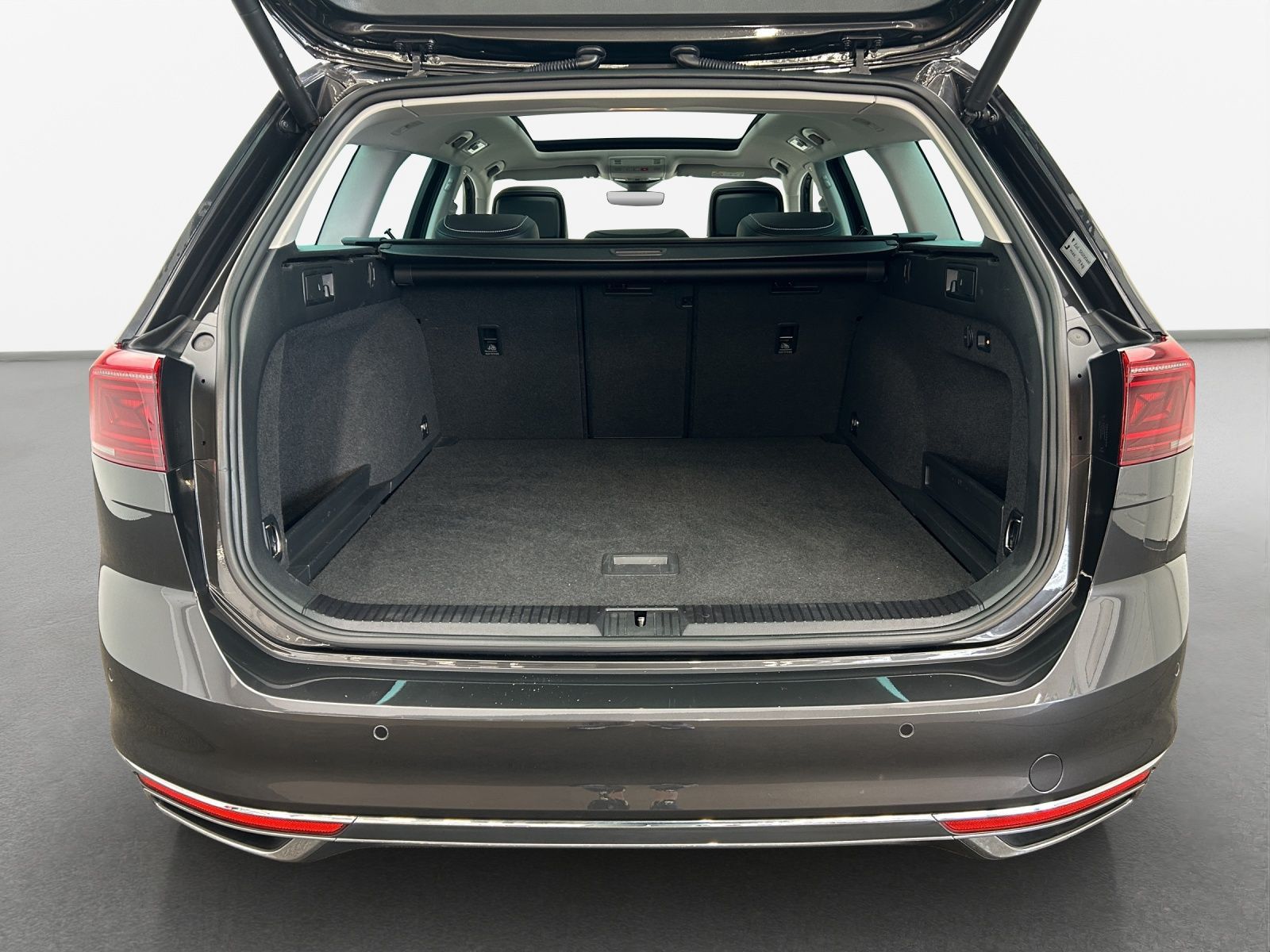 Volkswagen Passat Variant Elegance 2.0 TDI *AHK*NAVI*PANO*E