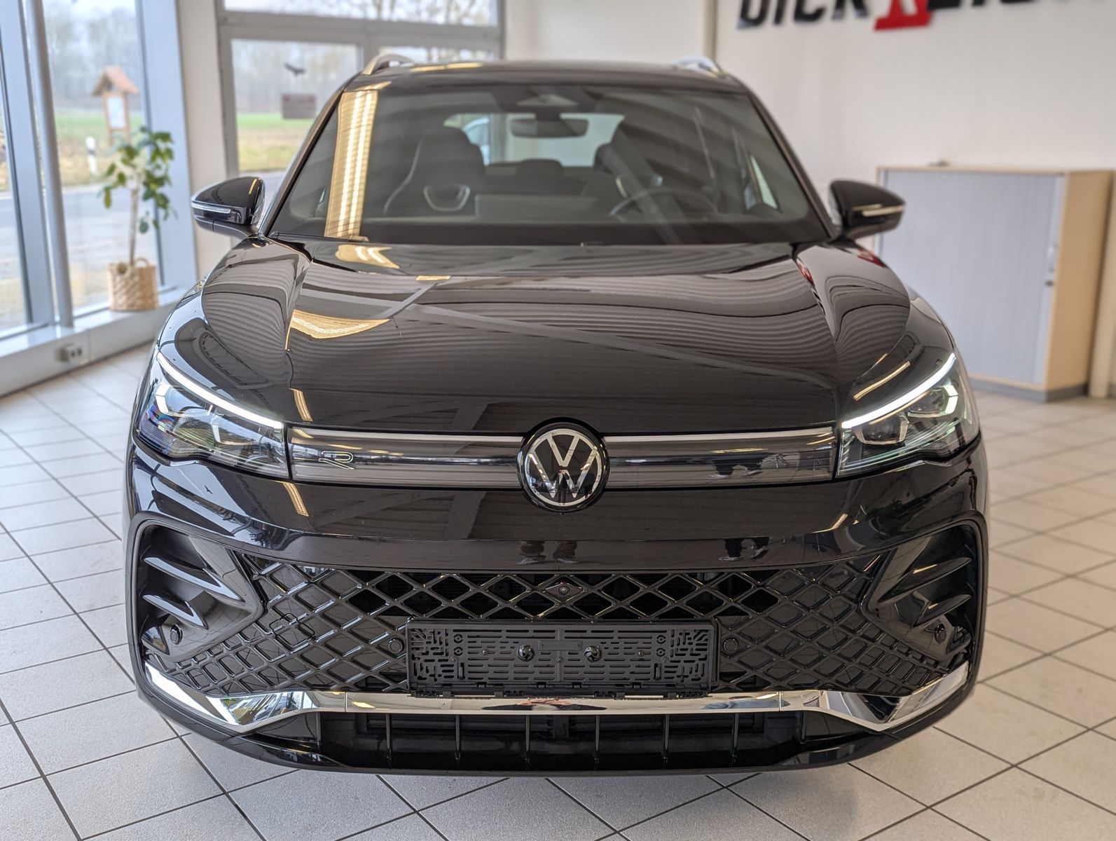 Volkswagen Tiguan 2.0TDI R-Line 4M Pano H/K AHK Matrix 20"