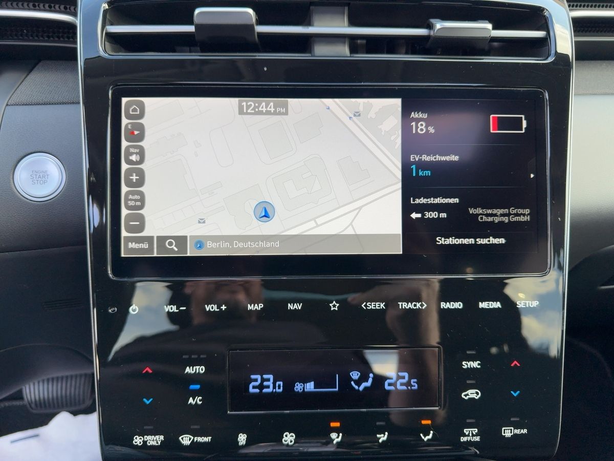 Hyundai TUCSON 1.6 T-GDI Trend - Samsaru's Car Outlet