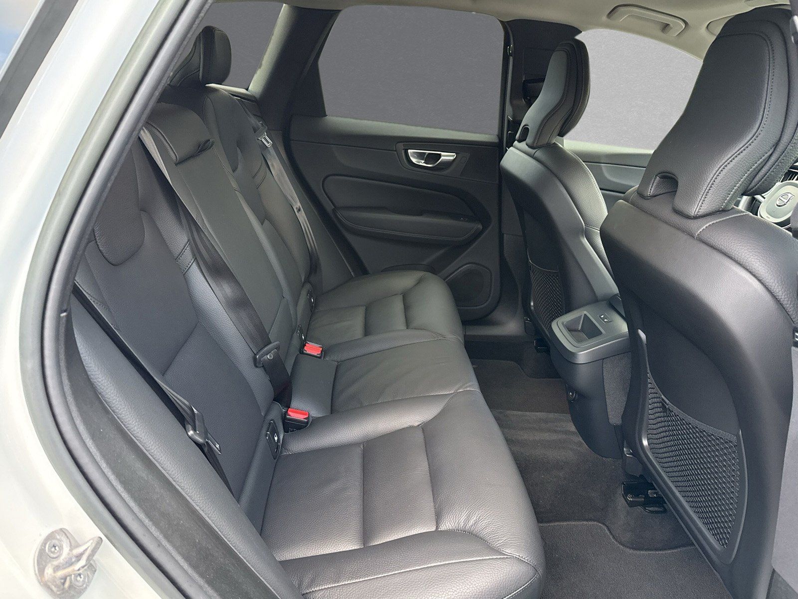 Volvo XC60 Plus B4 AWD Diesel Standhz AWR LichtPaket
