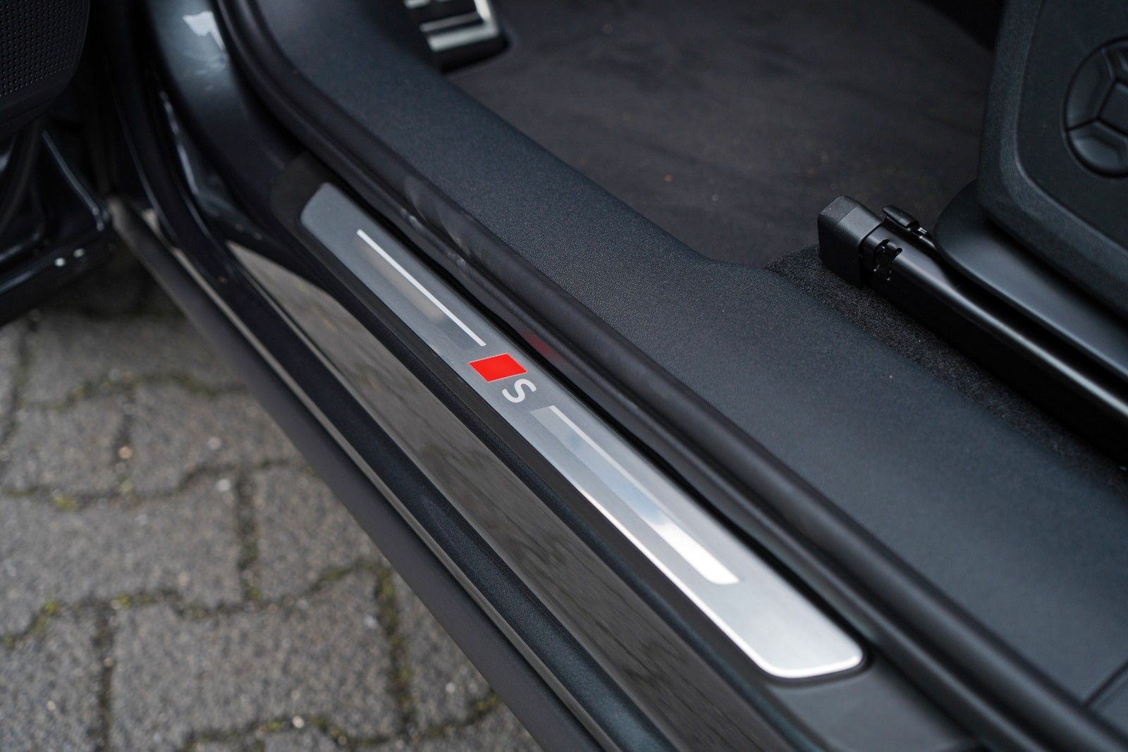 Audi Q3 SUV e-hybrid AHK S-LINE PANO TECH PRO MATRIX
