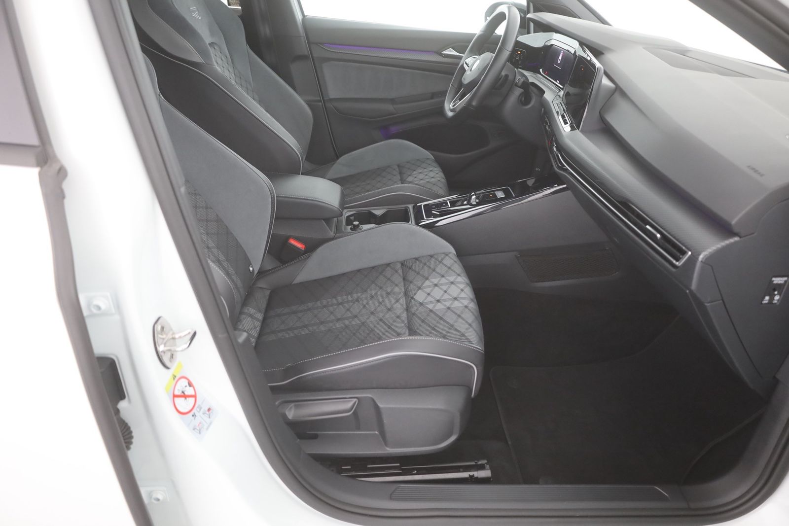 Volkswagen Golf VIII Variant 2.0 TSI DSG R-Line - Samsaru's Car Outlet