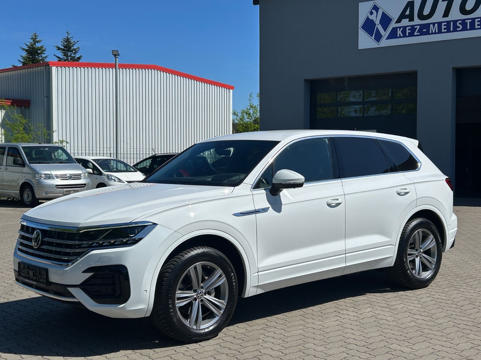 Volkswagen Touareg R-Line 4M - Samsaru's Car Outlet
