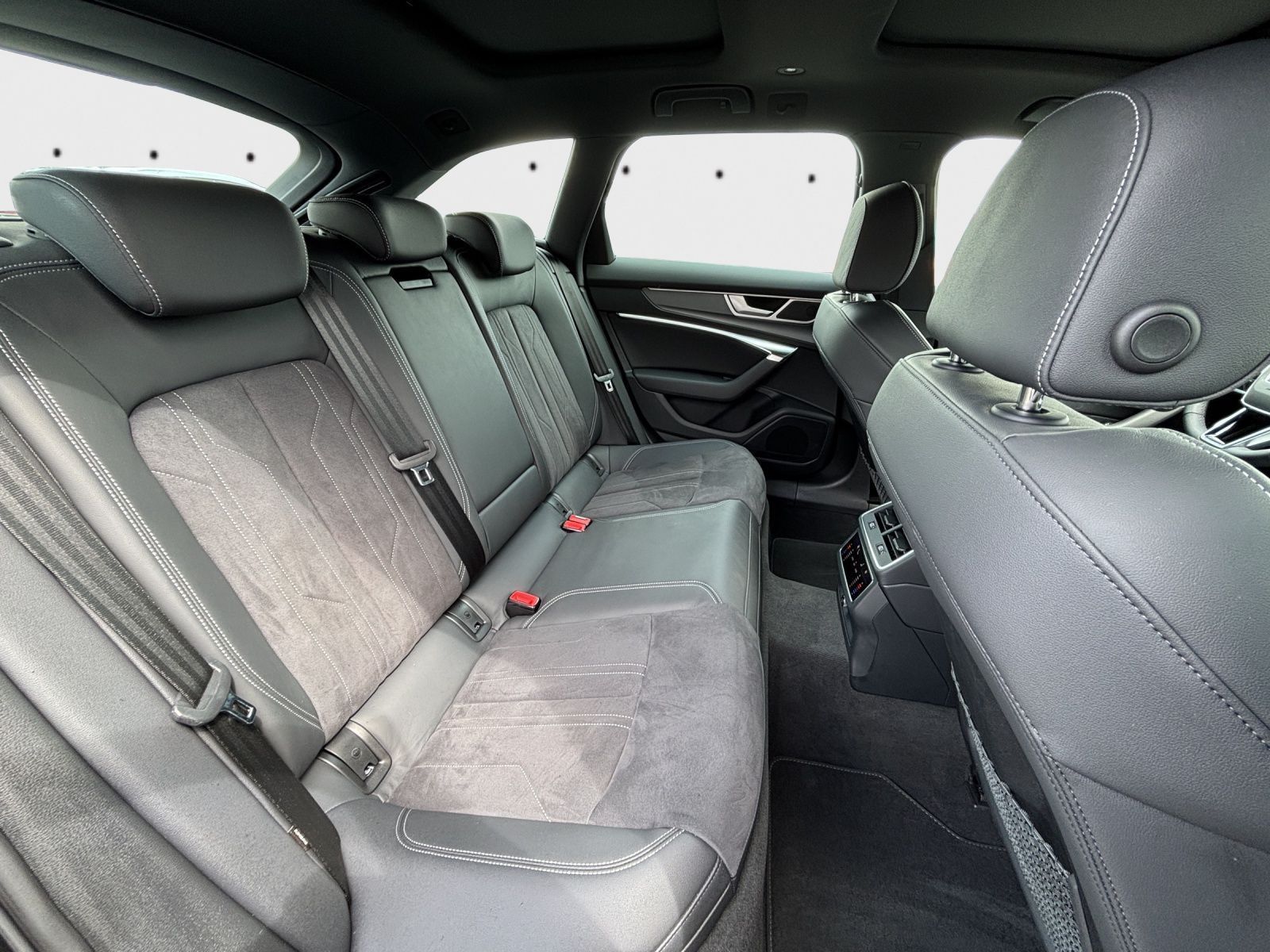 Audi A6 Avant 40 TDI quattro S-LINE - Samsaru's Car Outlet