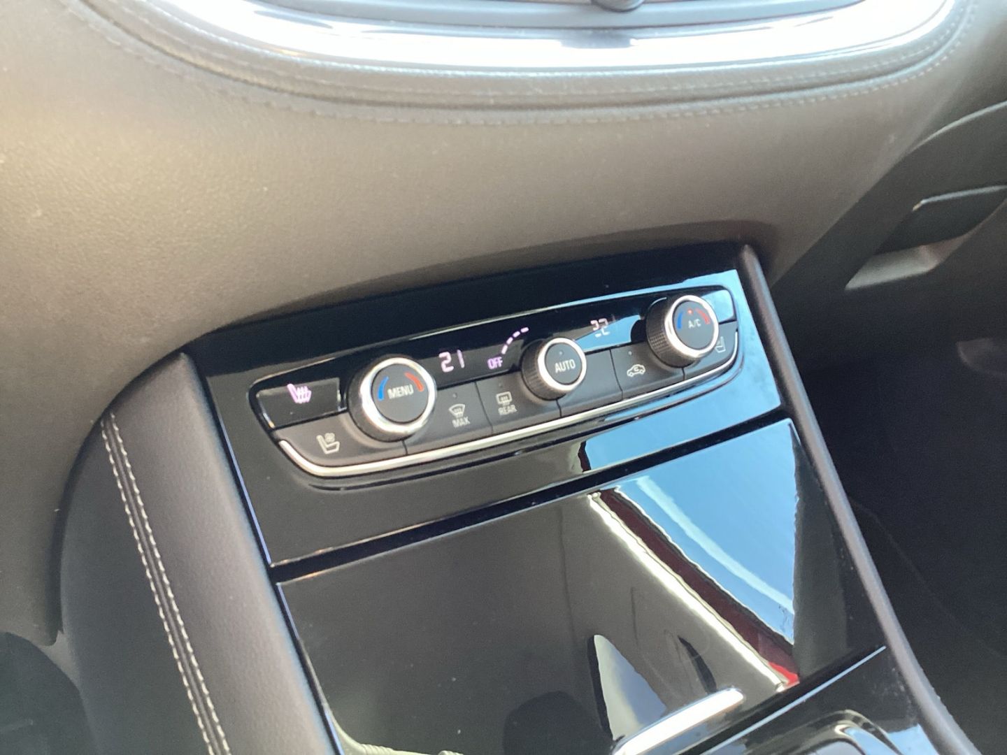 Opel Grandland Business Elegance Plug-in-Hybrid - Samsaru's Car Outlet