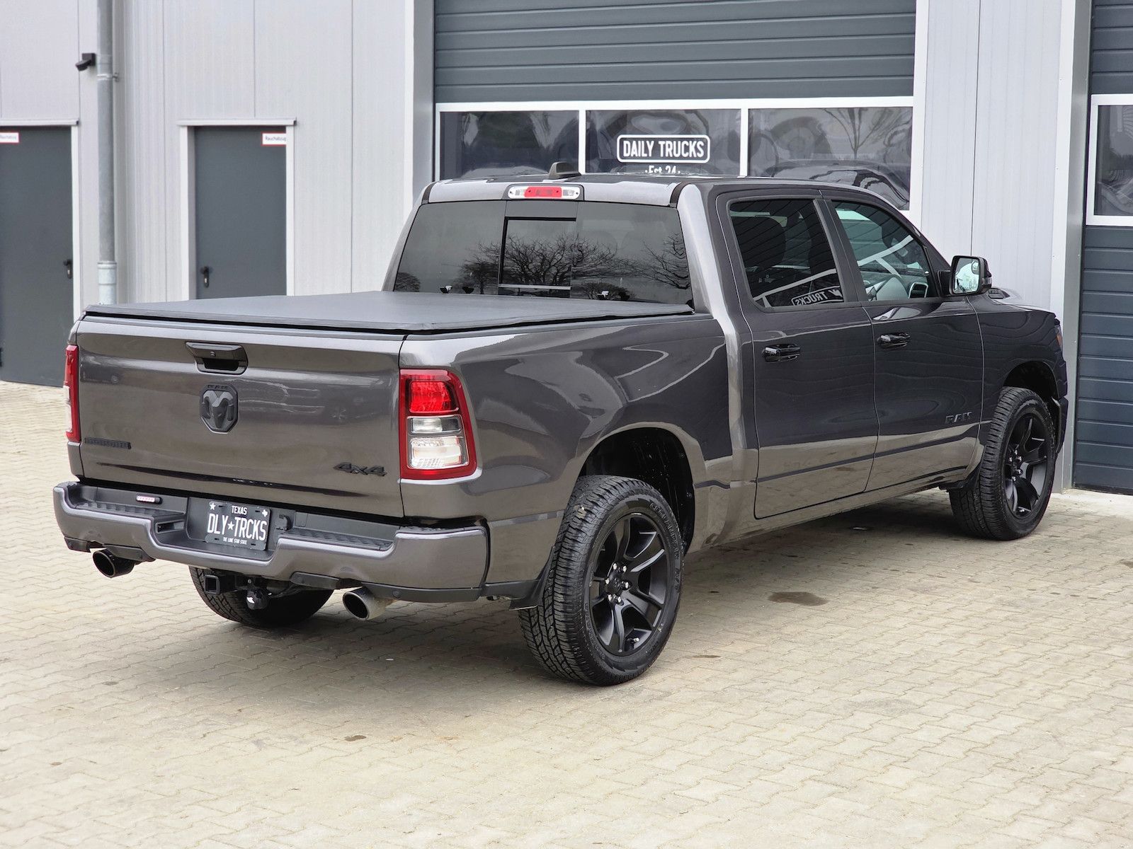 Dodge RAM 1500 5.7 4x4 Bighorn Night Kamera 12´´ PDC
