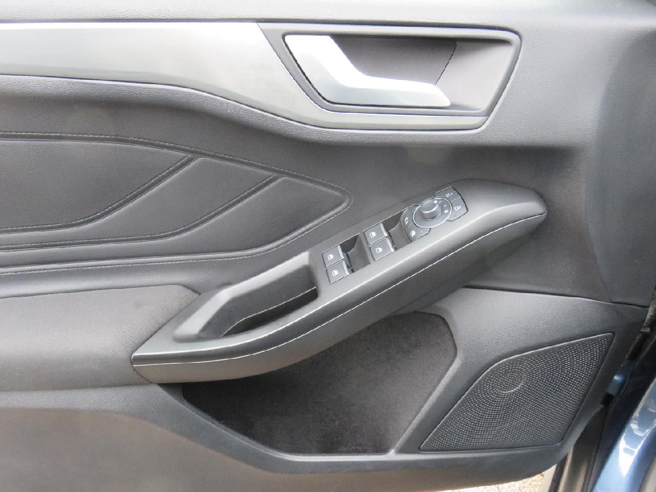 Ford Focus Turnier Titanium X,HUD,Allwetterreifen,
