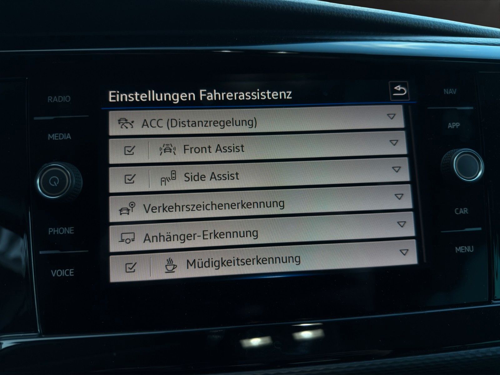 Volkswagen T6.1 Multivan - Samsaru's Car Outlet