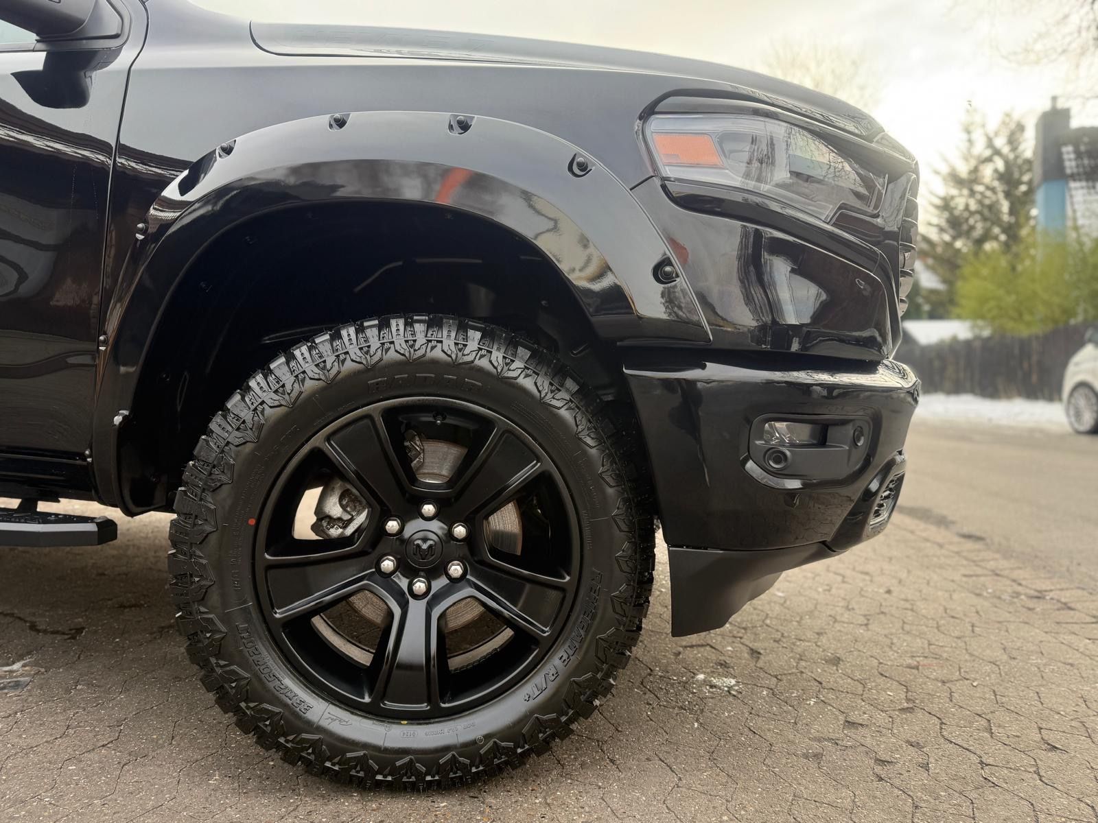 Dodge V8*4X4*SPORT*LIFT*HEADUP*OFFROAD*NAVI*AHK*GARANT