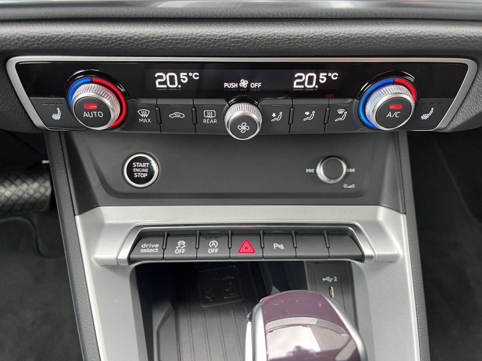 Audi Q3 40 TFSI quattro advanced - Samsaru's Car Outlet