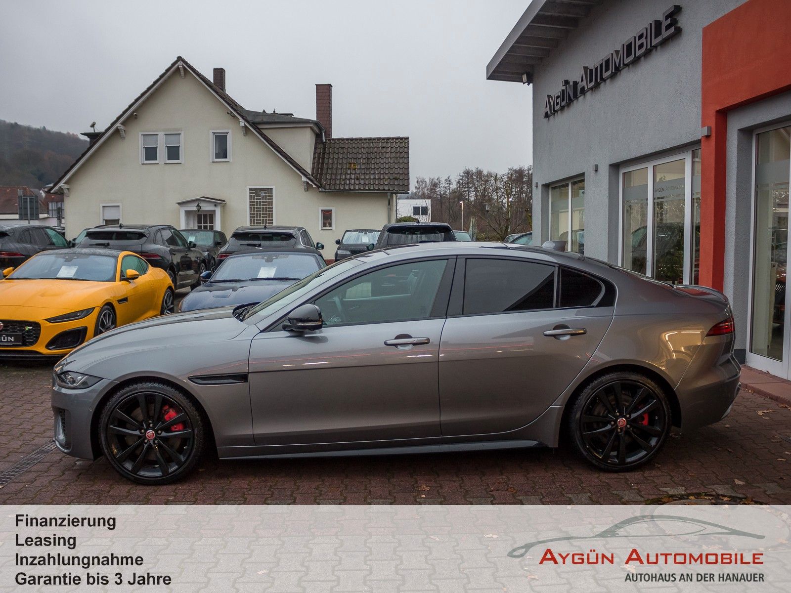 Jaguar XE D200 RWD R-Dynamic Black*ACC*AHK*HUD*Pano*