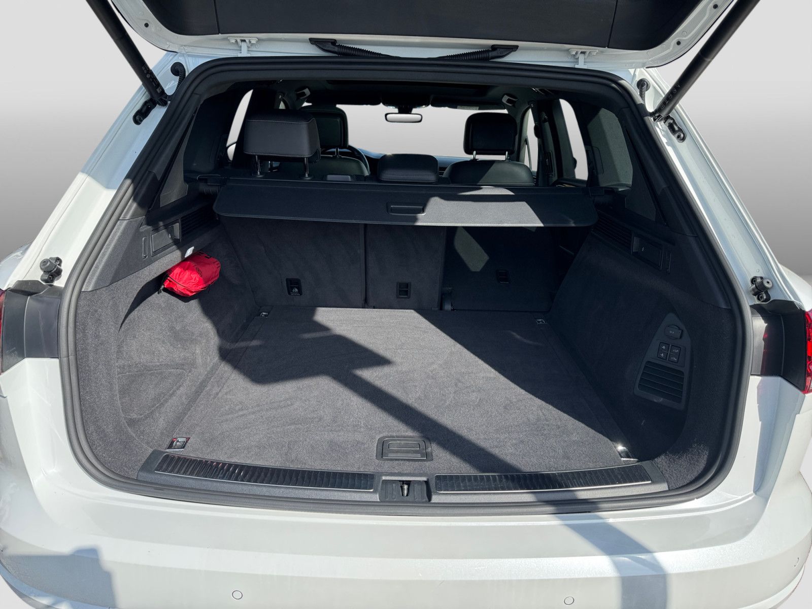 Volkswagen Touareg 3.0TDI R-Line AHK Luft Standhz Pano Cam