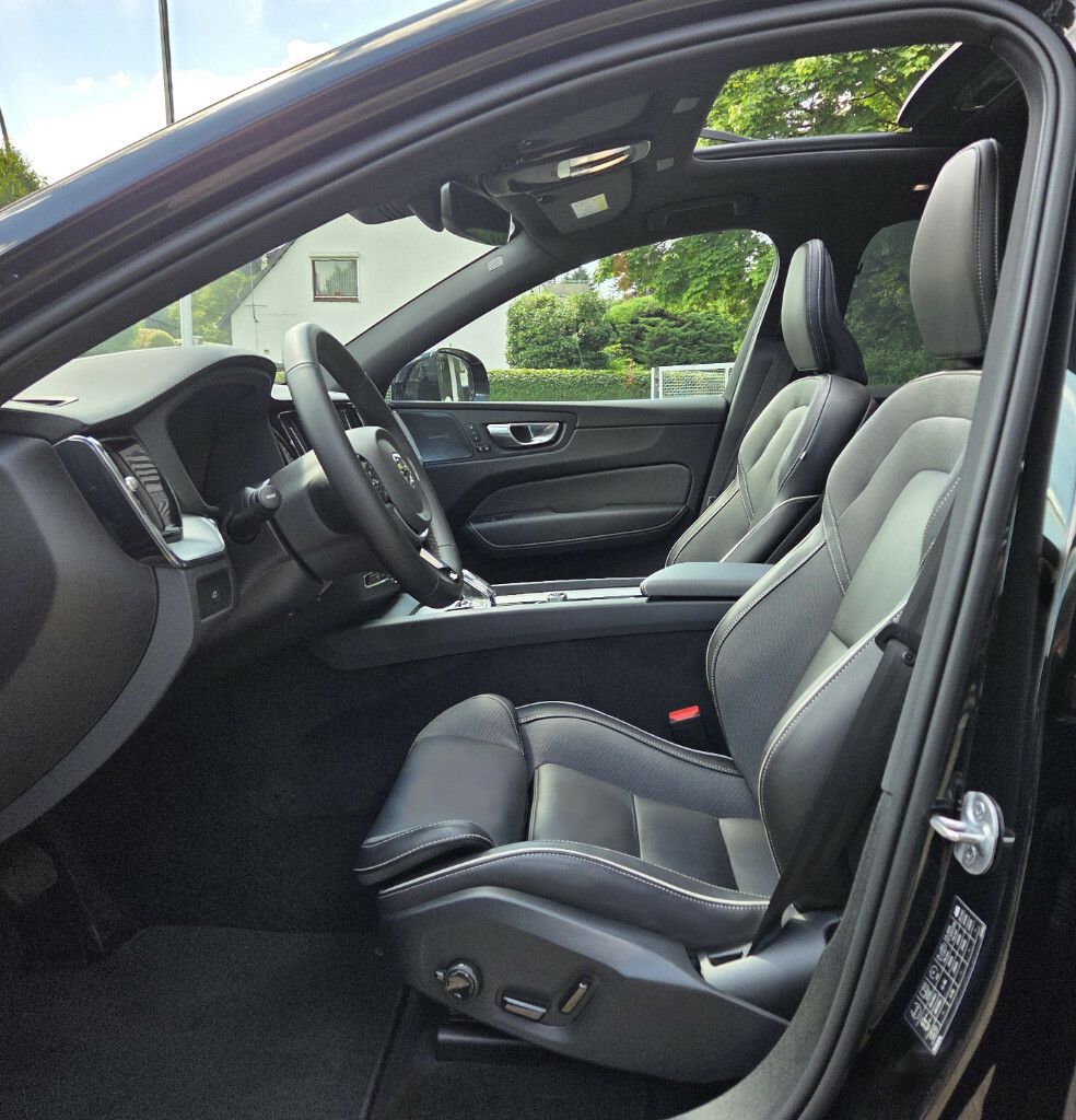 Volvo XC60 B5d AWD Ultimate Dark.Four-C.360.AHK.Stdhz.