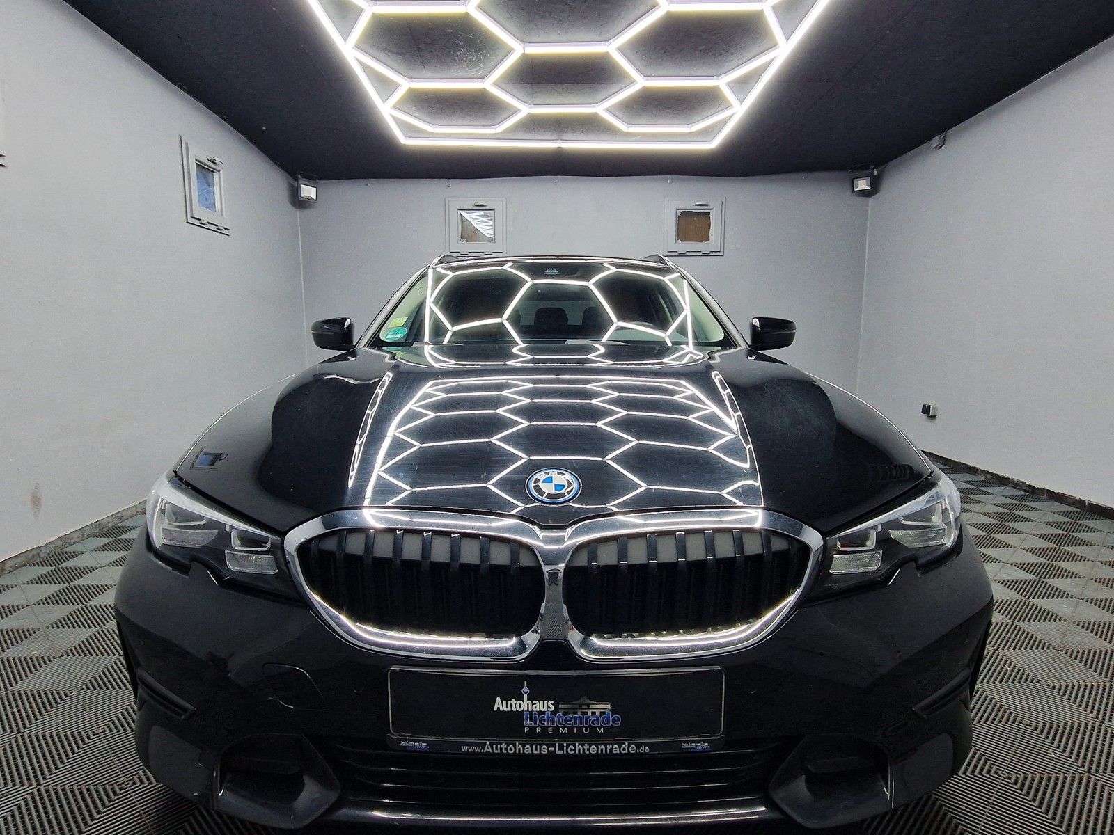 BMW 330 e Sport Line - Samsaru's Car Outlet