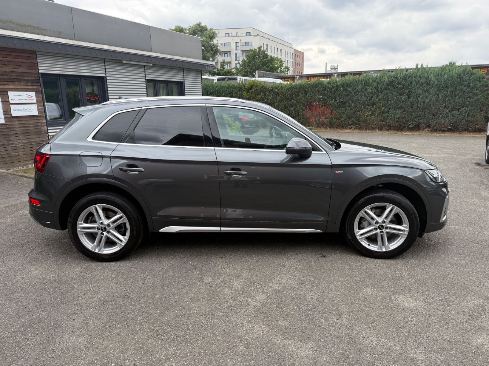 Audi Q5 40 TDI quattro S line - Samsaru's Car Outlet