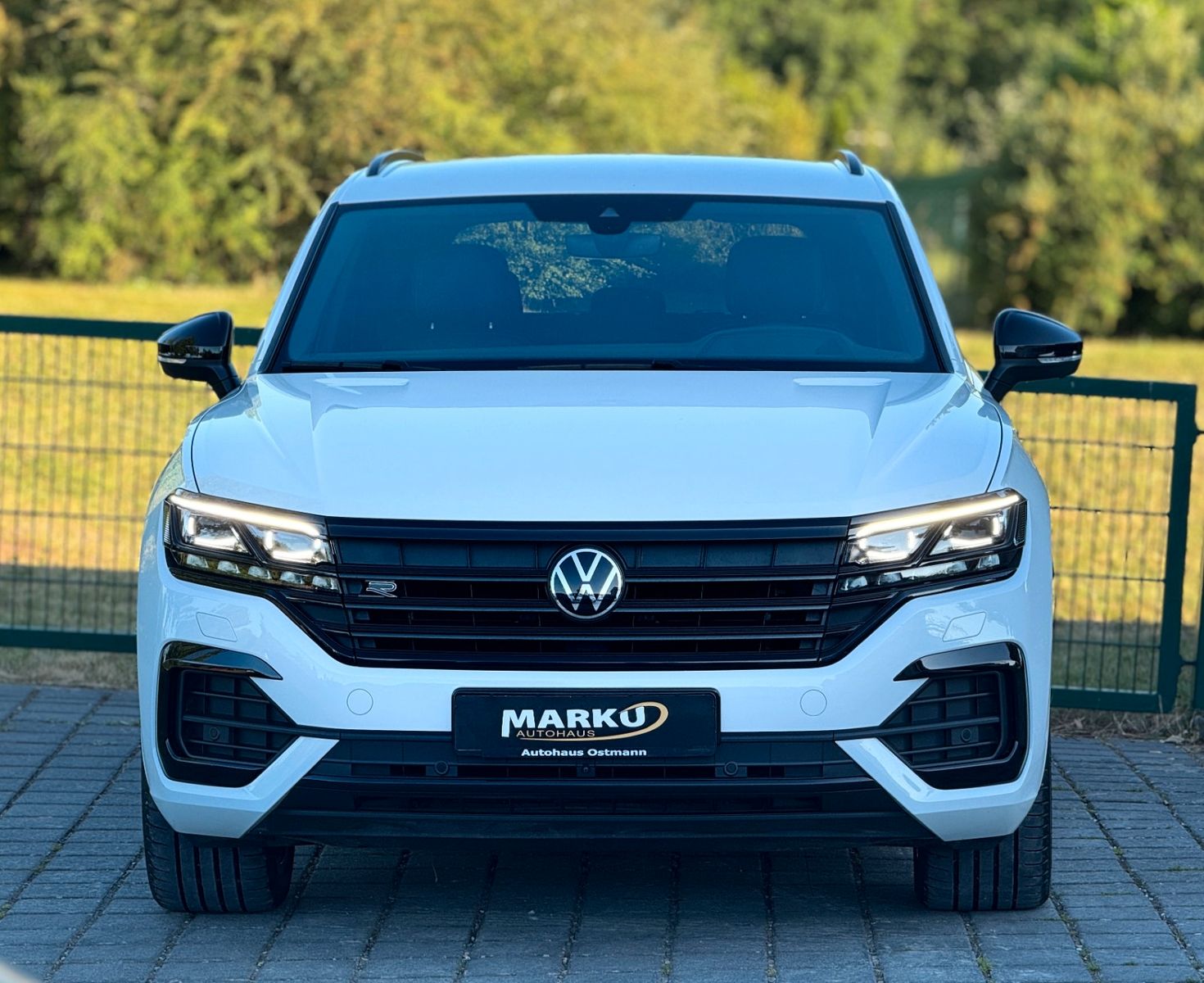 Volkswagen Touareg R-Line 4Motion - Samsaru's Car Outlet
