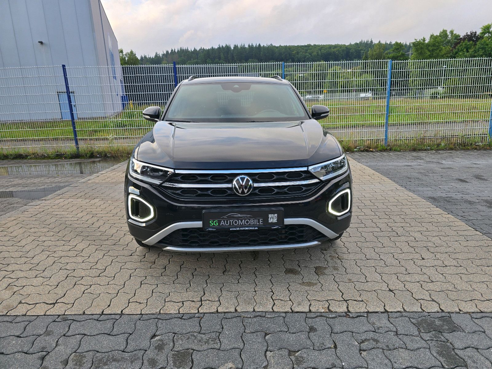 Volkswagen T-Roc 1.5 TSI Style Black - Samsaru's Car Outlet
