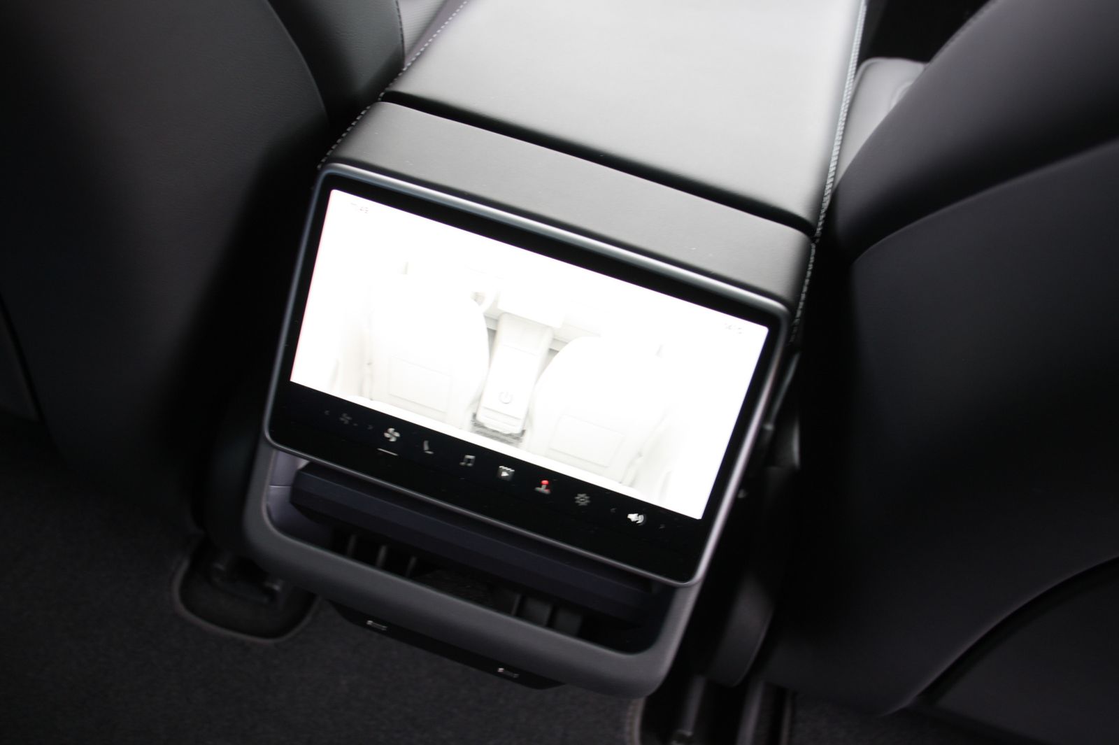 Tesla Model 3 HIGHLAND SR RWD PANORAMA 1.HAND