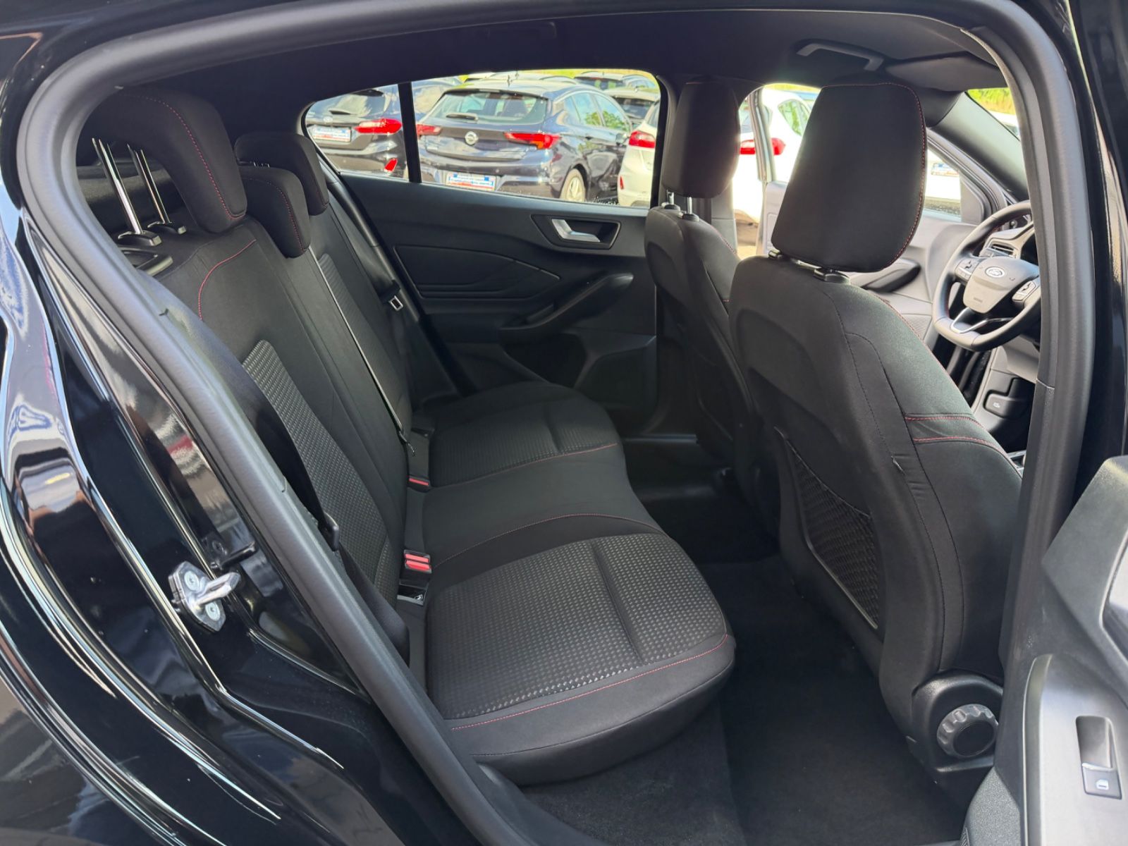 Ford Focus Lim. 1.5TDCI ST-Line*ACC*LED*NAVI*KAMERA