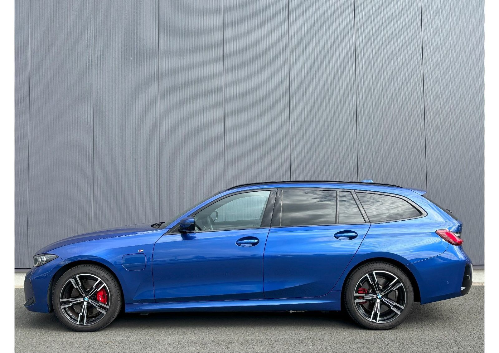 BMW 330e xDrive Touring