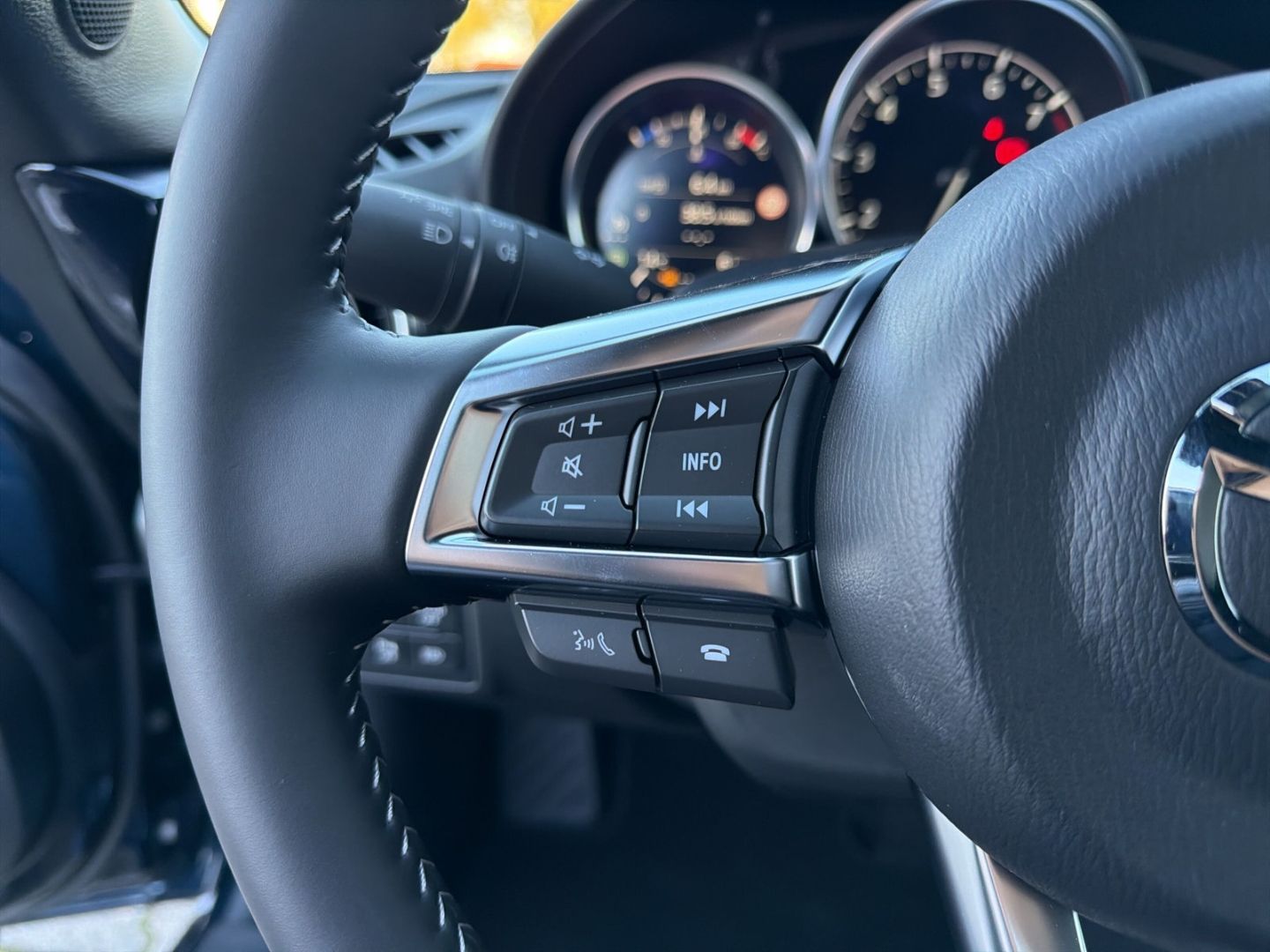 Mazda MX-5 Homura SKY-G.132 El. Verdeck Navi Bose LED