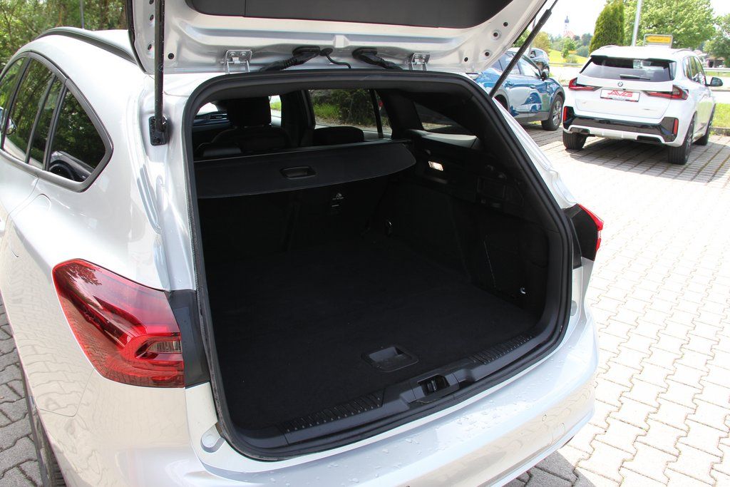 Ford Focus Turnier 155PS ST-LINE LED AdapTempomat CAM